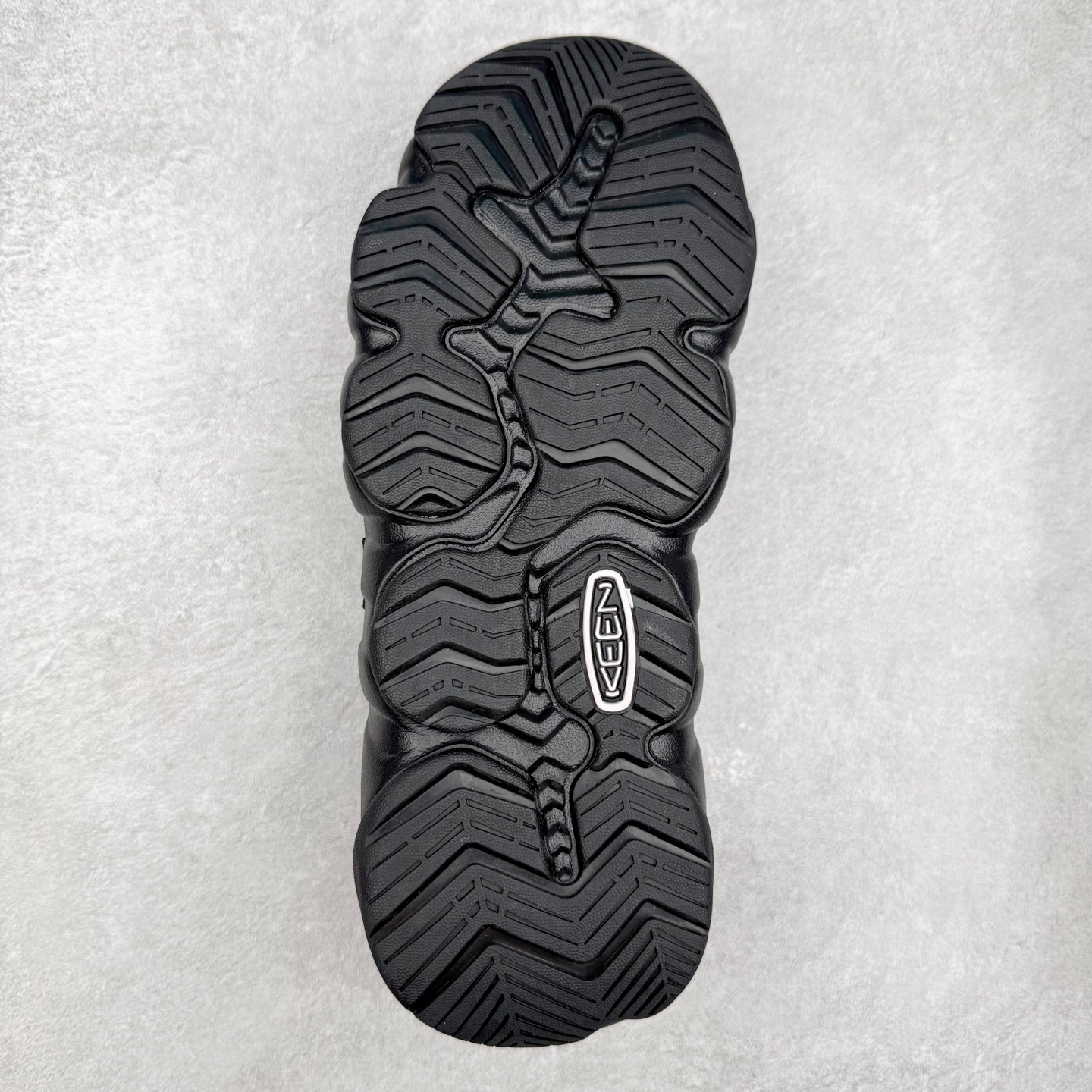 图片[9]-KEEN Hyperport Clog Leather 科恩舒适优雅轻盈 防臭包头拖鞋 KEEN诞生于2003年的美国人气户外品牌，以一双“保护脚趾”且能涉足水域的户外凉鞋NEWPORT诞生为契机，开启原创制鞋之路。KEEN相信，天空之下即是户外，因为户外不一定是极具挑战性的独自冒险，也可以是与朋友、家人和宠物一同分享外面的世界。同时，KEEN从诞生之初便始终贯彻环保制鞋的理念，不断创造出优秀的原创奇履。脚踏实地，致力向善。我们想和世界产生更多交集为世界减少更多负担，和你趣户外、趣做自己、趣环保让地球和生活都变得更美好。尺码：36 36.5 37.5 38 38.5 39 40 40.5 41 42 42.5 43 44 44.5 45-选品中心