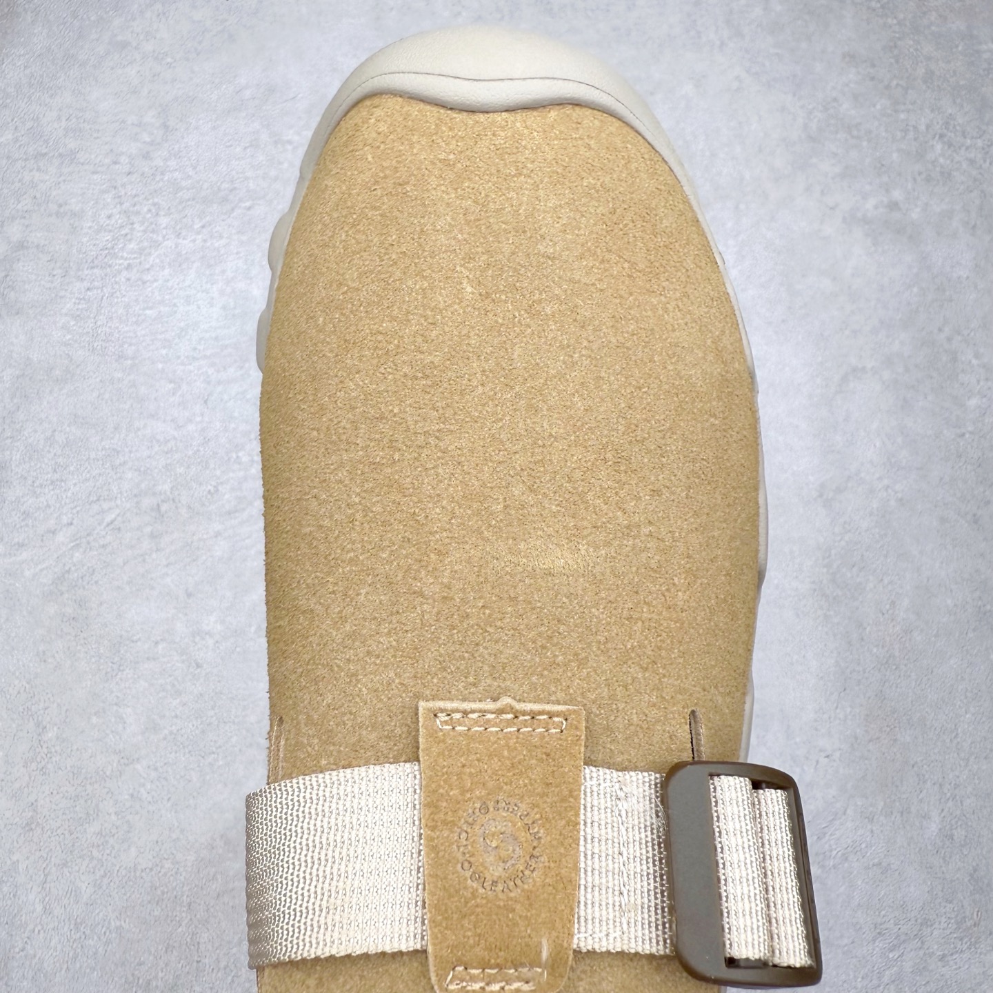 图片[4]-KEEN Hyperport Clog Leather 科恩舒适优雅轻盈 防臭包头拖鞋 KEEN诞生于2003年的美国人气户外品牌，以一双“保护脚趾”且能涉足水域的户外凉鞋NEWPORT诞生为契机，开启原创制鞋之路。KEEN相信，天空之下即是户外，因为户外不一定是极具挑战性的独自冒险，也可以是与朋友、家人和宠物一同分享外面的世界。同时，KEEN从诞生之初便始终贯彻环保制鞋的理念，不断创造出优秀的原创奇履。脚踏实地，致力向善。我们想和世界产生更多交集为世界减少更多负担，和你趣户外、趣做自己、趣环保让地球和生活都变得更美好。尺码：36 36.5 37.5 38 38.5 39 40 40.5 41 42 42.5 43 44 44.5 45-选品中心