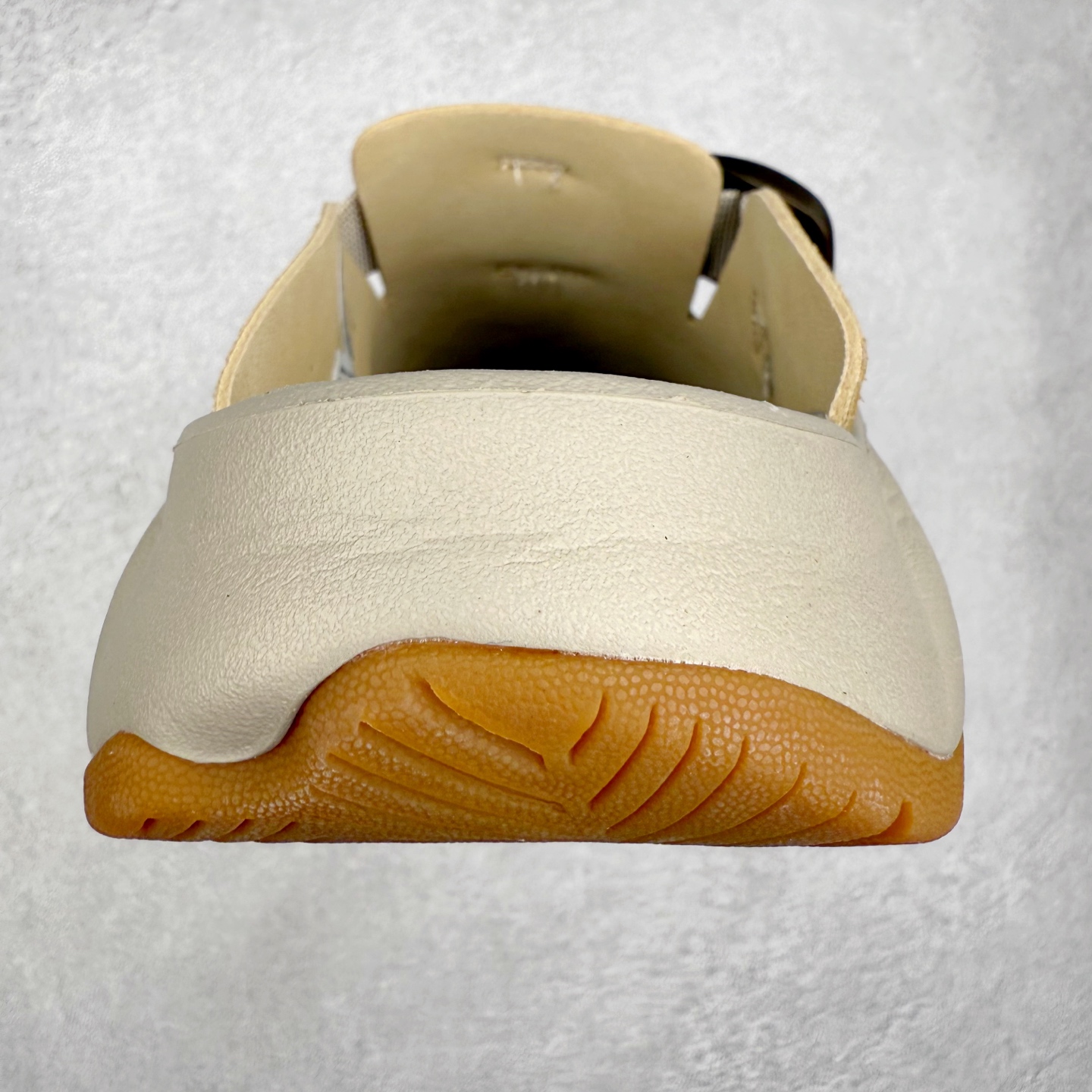 图片[8]-KEEN Hyperport Clog Leather 科恩舒适优雅轻盈 防臭包头拖鞋 KEEN诞生于2003年的美国人气户外品牌，以一双“保护脚趾”且能涉足水域的户外凉鞋NEWPORT诞生为契机，开启原创制鞋之路。KEEN相信，天空之下即是户外，因为户外不一定是极具挑战性的独自冒险，也可以是与朋友、家人和宠物一同分享外面的世界。同时，KEEN从诞生之初便始终贯彻环保制鞋的理念，不断创造出优秀的原创奇履。脚踏实地，致力向善。我们想和世界产生更多交集为世界减少更多负担，和你趣户外、趣做自己、趣环保让地球和生活都变得更美好。尺码：36 36.5 37.5 38 38.5 39 40 40.5 41 42 42.5 43 44 44.5 45-选品中心