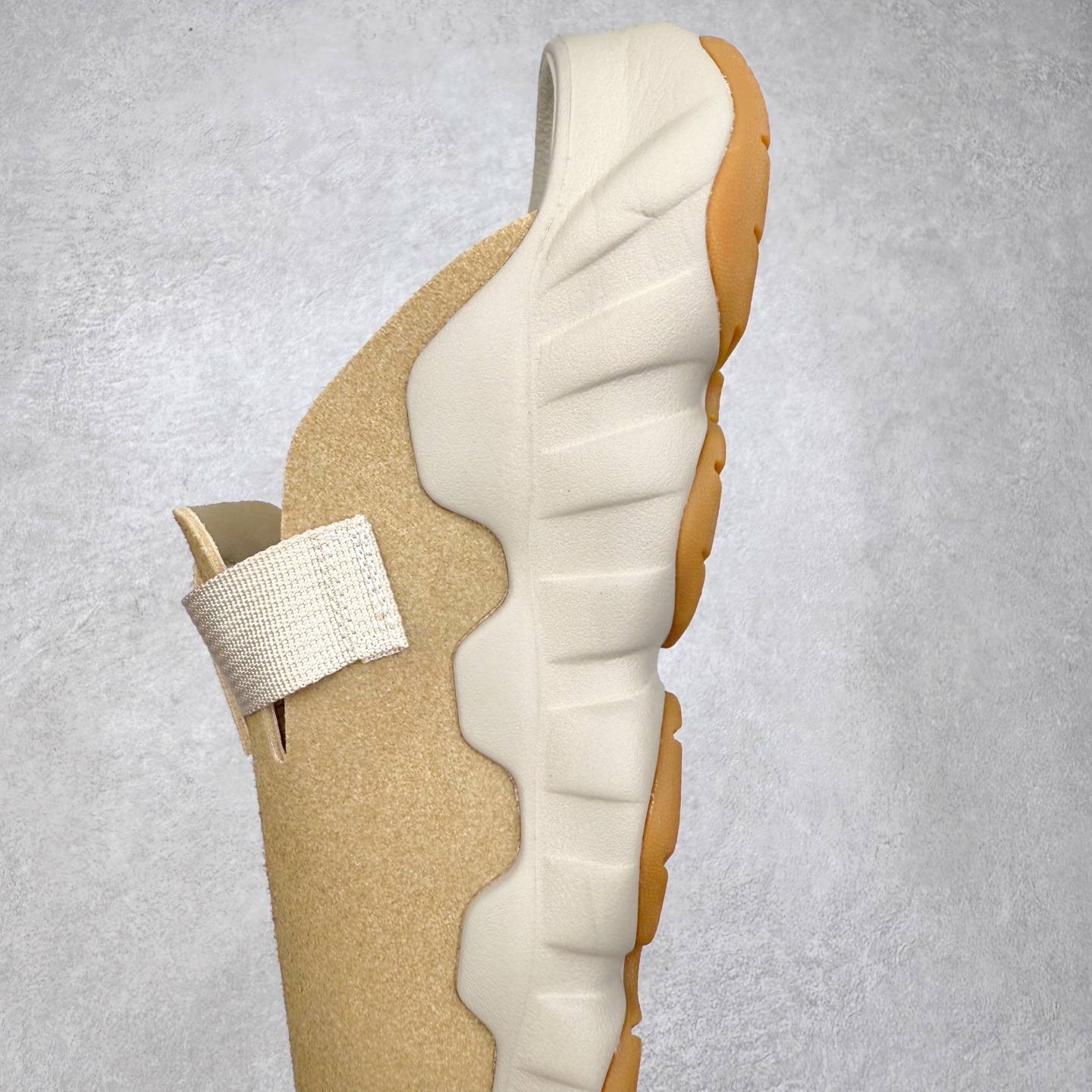 图片[7]-KEEN Hyperport Clog Leather 科恩舒适优雅轻盈 防臭包头拖鞋 KEEN诞生于2003年的美国人气户外品牌，以一双“保护脚趾”且能涉足水域的户外凉鞋NEWPORT诞生为契机，开启原创制鞋之路。KEEN相信，天空之下即是户外，因为户外不一定是极具挑战性的独自冒险，也可以是与朋友、家人和宠物一同分享外面的世界。同时，KEEN从诞生之初便始终贯彻环保制鞋的理念，不断创造出优秀的原创奇履。脚踏实地，致力向善。我们想和世界产生更多交集为世界减少更多负担，和你趣户外、趣做自己、趣环保让地球和生活都变得更美好。尺码：36 36.5 37.5 38 38.5 39 40 40.5 41 42 42.5 43 44 44.5 45-选品中心