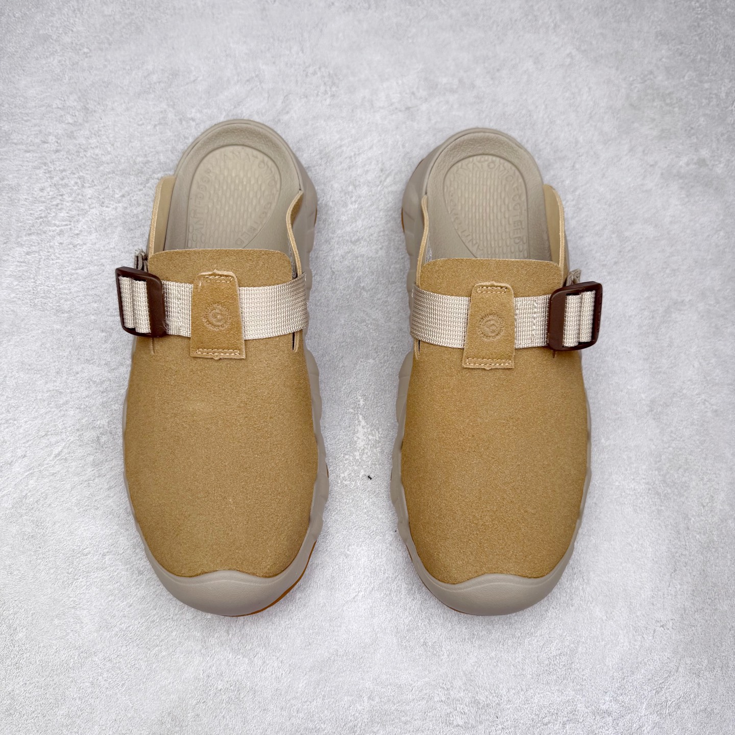 图片[2]-KEEN Hyperport Clog Leather 科恩舒适优雅轻盈 防臭包头拖鞋 KEEN诞生于2003年的美国人气户外品牌，以一双“保护脚趾”且能涉足水域的户外凉鞋NEWPORT诞生为契机，开启原创制鞋之路。KEEN相信，天空之下即是户外，因为户外不一定是极具挑战性的独自冒险，也可以是与朋友、家人和宠物一同分享外面的世界。同时，KEEN从诞生之初便始终贯彻环保制鞋的理念，不断创造出优秀的原创奇履。脚踏实地，致力向善。我们想和世界产生更多交集为世界减少更多负担，和你趣户外、趣做自己、趣环保让地球和生活都变得更美好。尺码：36 36.5 37.5 38 38.5 39 40 40.5 41 42 42.5 43 44 44.5 45-选品中心