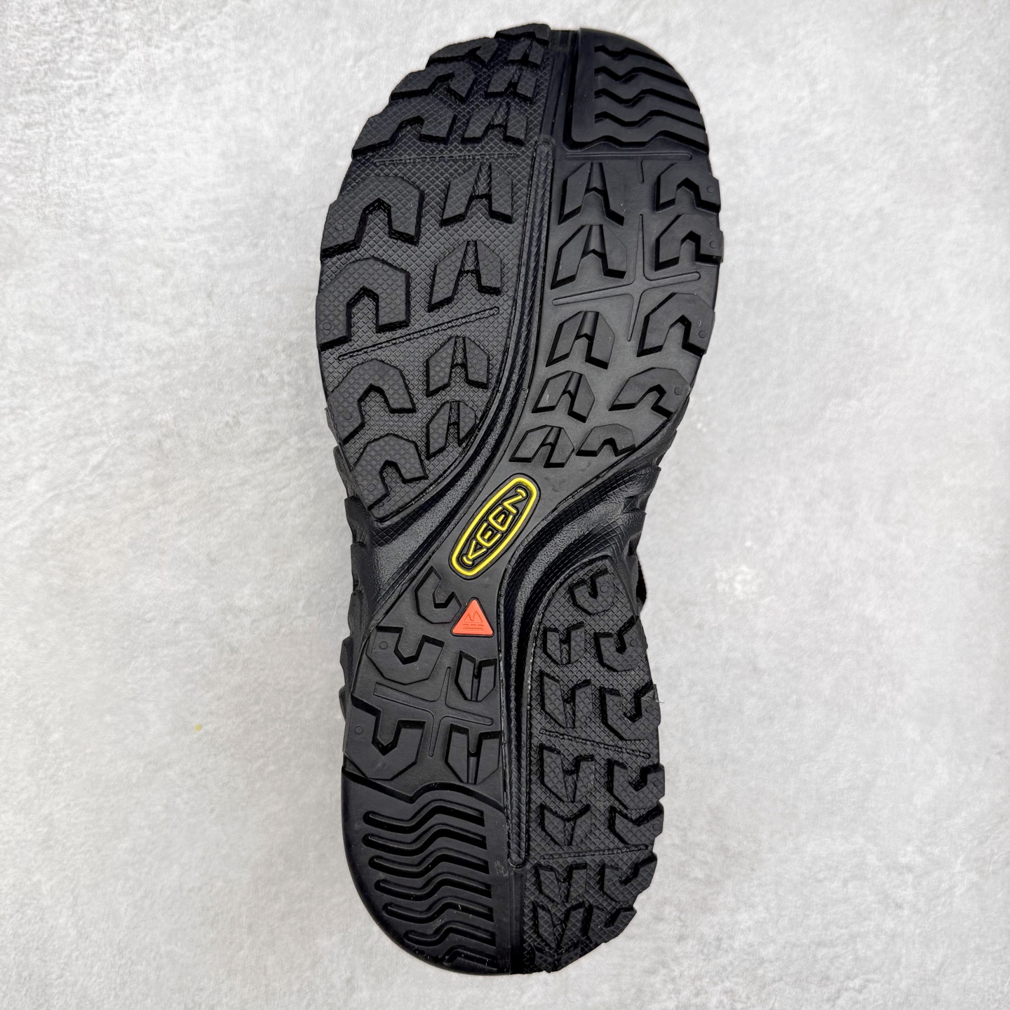 图片[9]-KEEN Hoodzerra Sandal 科恩户外山系野营徒步休闲芭蕾凉鞋情侣款玛丽珍 生活休闲鞋 男女同款 KEEN诞生于2003年的美国人气户外品牌，以一双“保护脚趾”且能涉足水域的户外凉鞋NEWPORT诞生为契机，开启原创制鞋之路。KEEN相信，天空之下即是户外，因为户外不一定是极具挑战性的独自冒险，也可以是与朋友、家人和宠物一同分享外面的世界。同时，KEEN从诞生之初便始终贯彻环保制鞋的理念，不断创造出优秀的原创奇履。脚踏实地，致力向善。我们想和世界产生更多交集为世界减少更多负担，和你趣户外、趣做自己、趣环保让地球和生活都变得更美好。尺码：36 36.5 37.5 38 38.5 39 40 40.5 41 42 42.5 43 44 44.5 45-选品中心