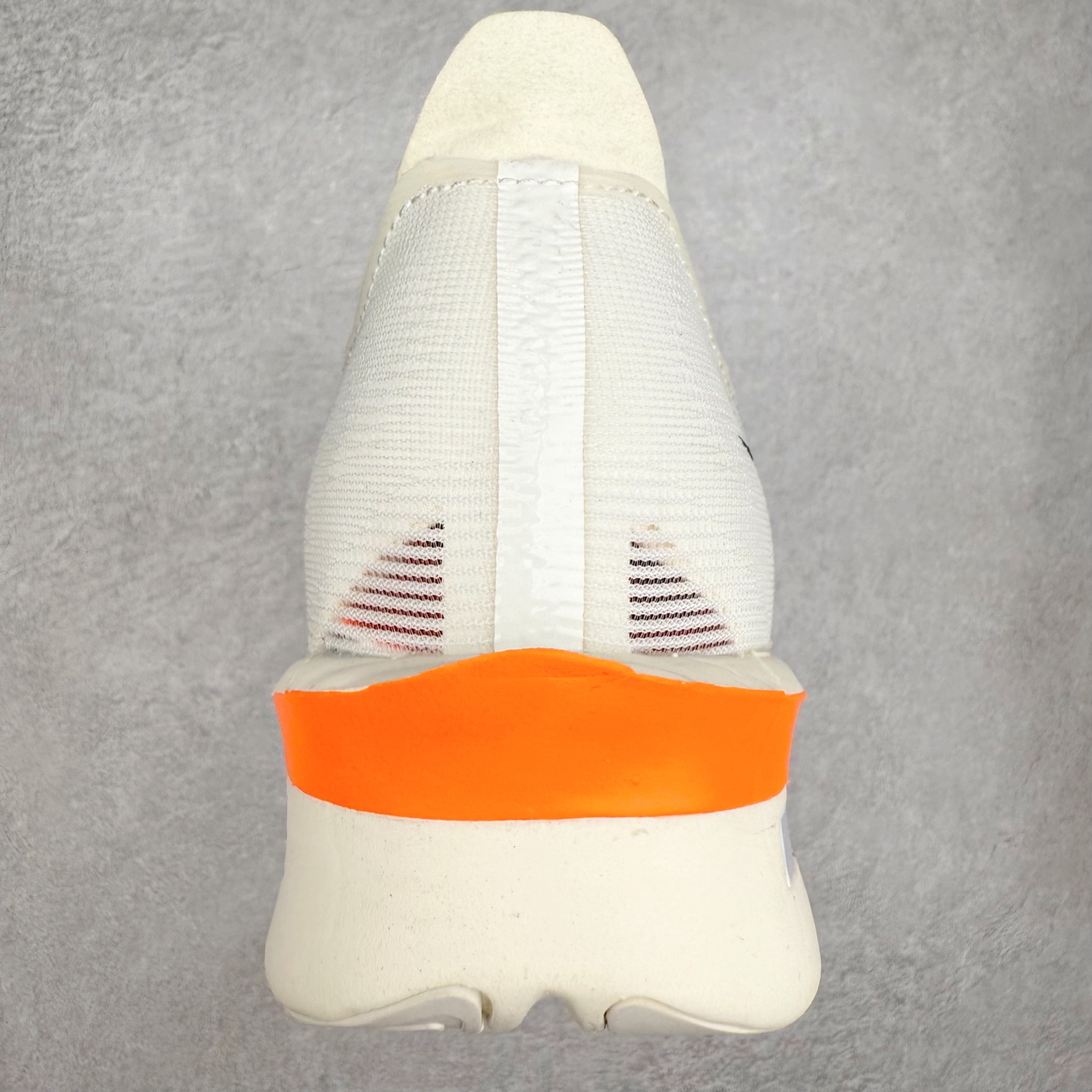 图片[8]-Jakob A. Ingebrigtsen x NK Zoom VaporFly Next 4% 舒适百搭透气回弹低帮短跑马拉松跑步鞋 HF6413-100 采用精致醒目设计，精准诠释雅各布·因格布里格森的风格，聚焦他的核心信念：家庭与夺冠。该鞋款在前代鞋款的基础上减轻重量，但不影响性能表现。碳纤维 Flyplate 结合出众回弹的ZoomX泡绵中底，缔造比赛日佳选，令你快意难挡，疾速冲刺。这款公路竞速跑步鞋具备匠心品质，无论是日常畅跑还是马拉松，皆可轻松驾驭，是雅各布的信赖之选。尺码：36 36.5 37.5 38 38.5 39 40 40.5 41 42 42.5 43 44 44.5 45-选品中心