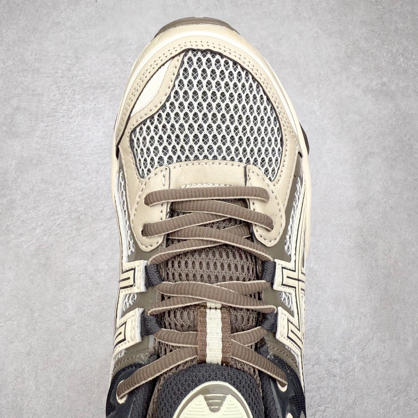 图片[4]-ASICS Gel-Quantum Kinetic 亚瑟士量子动能系列轻量全掌硅胶缓震休闲运动跑步鞋 ASICS以其独特匠心与科技魅力持续在运动鞋领域掀起新风尚今春二月GEL-Quantum Kinetic系列再度破茧而出携两款全新配色震撼回归倾力演绎运动潮流的无限可能 凝聚了卓越的科技创新与深厚的设计底蕴搭载先进的GEL缓震科技将每一次冲击力转化为平稳推进的动力为你提供前所未有的舒适体验与卓越的缓震保护性能 巧妙融合时尚元素与运动美学无论在街头还是赛道诠释不同情感与态度彰显独一无二的时尚运动风格尺码：36 37 37.5 38 39 39.5 40 40.5 41.5 42 42.5 43.5 44 44.5 45-选品中心