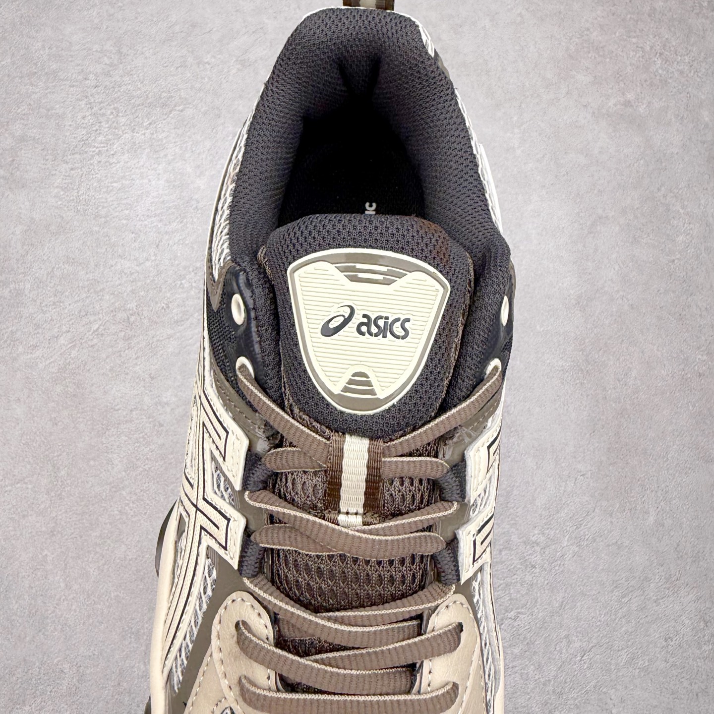 图片[5]-ASICS Gel-Quantum Kinetic 亚瑟士量子动能系列轻量全掌硅胶缓震休闲运动跑步鞋 ASICS以其独特匠心与科技魅力持续在运动鞋领域掀起新风尚今春二月GEL-Quantum Kinetic系列再度破茧而出携两款全新配色震撼回归倾力演绎运动潮流的无限可能 凝聚了卓越的科技创新与深厚的设计底蕴搭载先进的GEL缓震科技将每一次冲击力转化为平稳推进的动力为你提供前所未有的舒适体验与卓越的缓震保护性能 巧妙融合时尚元素与运动美学无论在街头还是赛道诠释不同情感与态度彰显独一无二的时尚运动风格尺码：36 37 37.5 38 39 39.5 40 40.5 41.5 42 42.5 43.5 44 44.5 45-选品中心