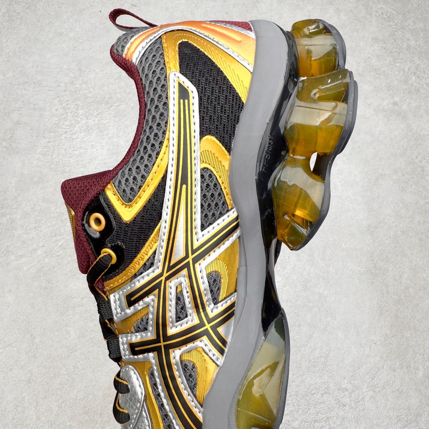 图片[7]-ASICS Gel-Quantum Kinetic 亚瑟士量子动能系列轻量全掌硅胶缓震休闲运动跑步鞋 ASICS以其独特匠心与科技魅力持续在运动鞋领域掀起新风尚今春二月GEL-Quantum Kinetic系列再度破茧而出携两款全新配色震撼回归倾力演绎运动潮流的无限可能 凝聚了卓越的科技创新与深厚的设计底蕴搭载先进的GEL缓震科技将每一次冲击力转化为平稳推进的动力为你提供前所未有的舒适体验与卓越的缓震保护性能 巧妙融合时尚元素与运动美学无论在街头还是赛道诠释不同情感与态度彰显独一无二的时尚运动风格尺码：36 37 37.5 38 39 39.5 40 40.5 41.5 42 42.5 43.5 44 44.5 45-选品中心