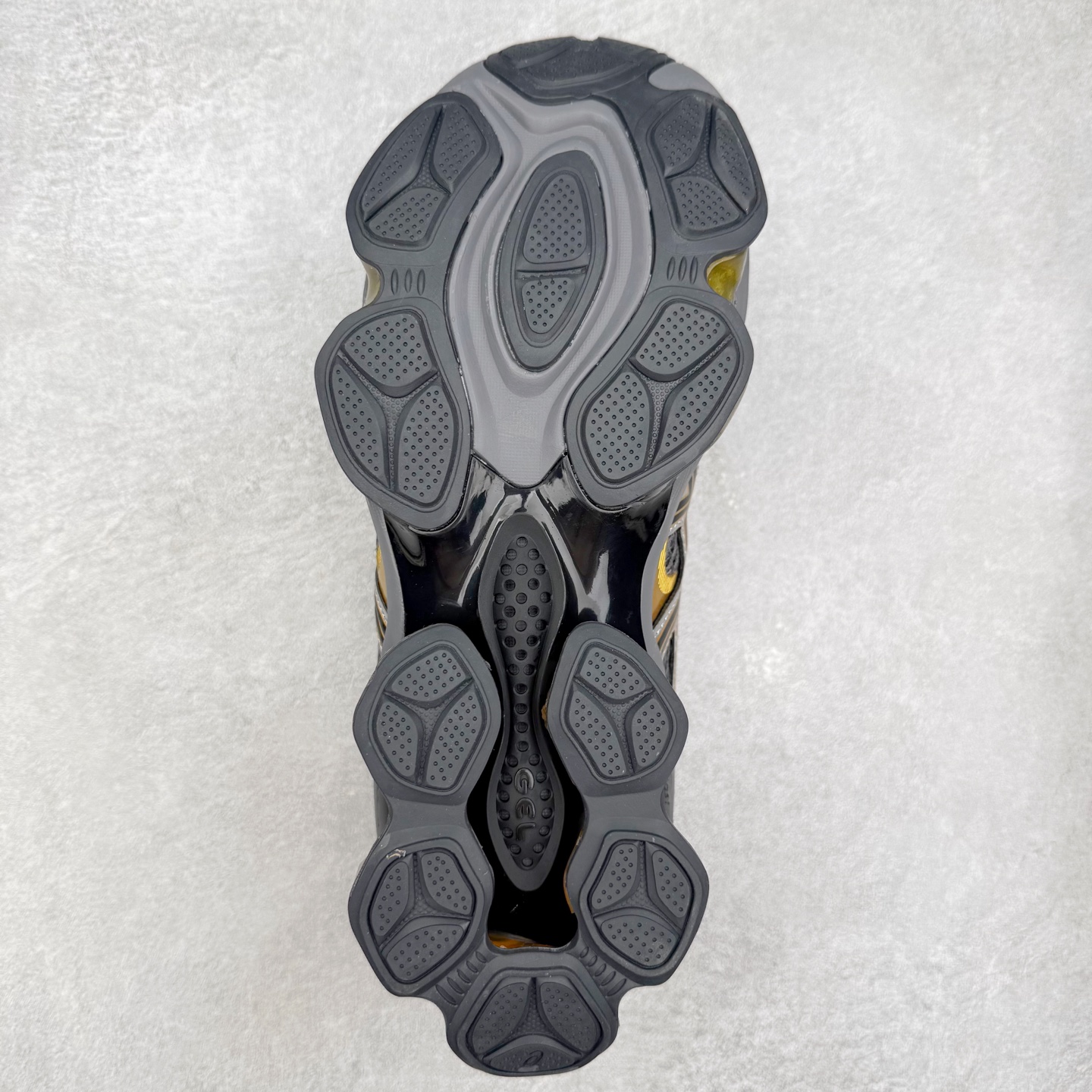 图片[9]-ASICS Gel-Quantum Kinetic 亚瑟士量子动能系列轻量全掌硅胶缓震休闲运动跑步鞋 ASICS以其独特匠心与科技魅力持续在运动鞋领域掀起新风尚今春二月GEL-Quantum Kinetic系列再度破茧而出携两款全新配色震撼回归倾力演绎运动潮流的无限可能 凝聚了卓越的科技创新与深厚的设计底蕴搭载先进的GEL缓震科技将每一次冲击力转化为平稳推进的动力为你提供前所未有的舒适体验与卓越的缓震保护性能 巧妙融合时尚元素与运动美学无论在街头还是赛道诠释不同情感与态度彰显独一无二的时尚运动风格尺码：36 37 37.5 38 39 39.5 40 40.5 41.5 42 42.5 43.5 44 44.5 45-选品中心