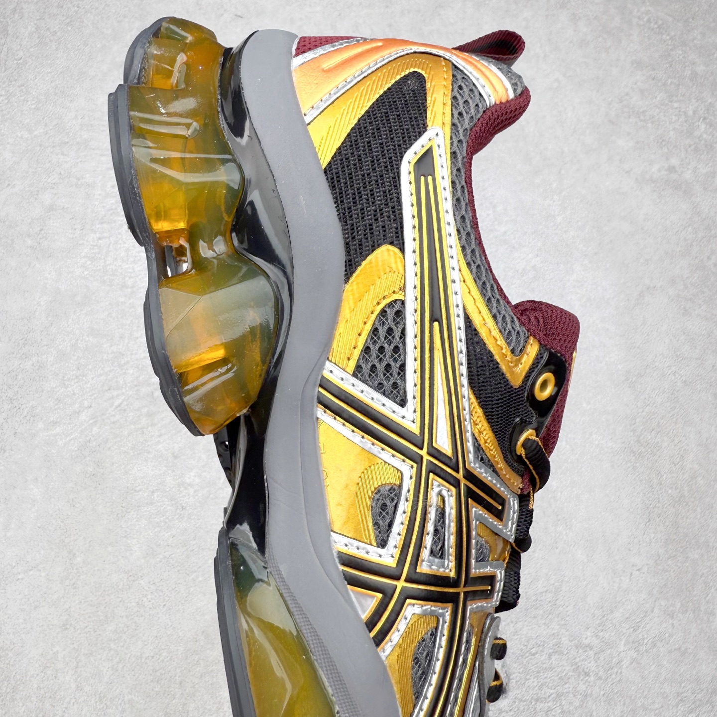 图片[6]-ASICS Gel-Quantum Kinetic 亚瑟士量子动能系列轻量全掌硅胶缓震休闲运动跑步鞋 ASICS以其独特匠心与科技魅力持续在运动鞋领域掀起新风尚今春二月GEL-Quantum Kinetic系列再度破茧而出携两款全新配色震撼回归倾力演绎运动潮流的无限可能 凝聚了卓越的科技创新与深厚的设计底蕴搭载先进的GEL缓震科技将每一次冲击力转化为平稳推进的动力为你提供前所未有的舒适体验与卓越的缓震保护性能 巧妙融合时尚元素与运动美学无论在街头还是赛道诠释不同情感与态度彰显独一无二的时尚运动风格尺码：36 37 37.5 38 39 39.5 40 40.5 41.5 42 42.5 43.5 44 44.5 45-选品中心