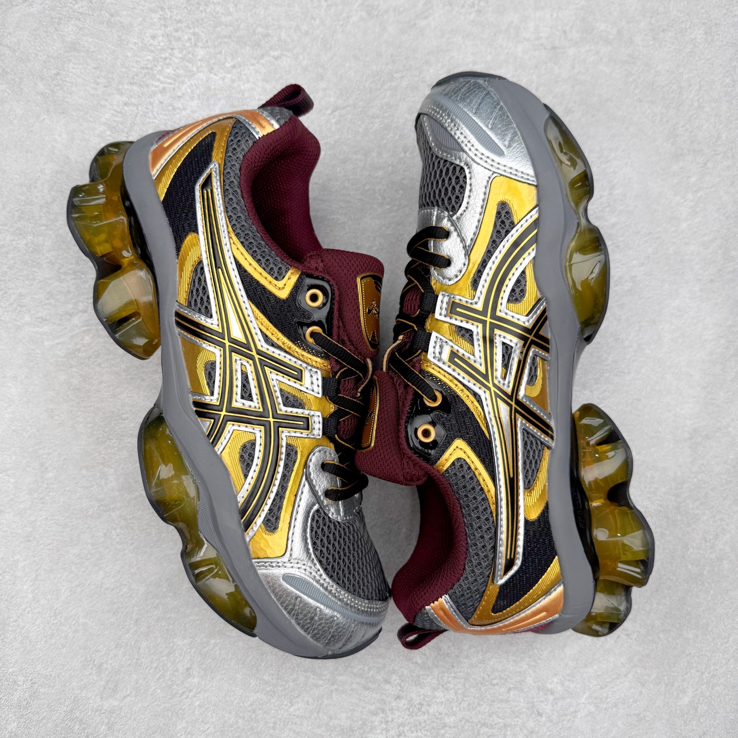 图片[3]-ASICS Gel-Quantum Kinetic 亚瑟士量子动能系列轻量全掌硅胶缓震休闲运动跑步鞋 ASICS以其独特匠心与科技魅力持续在运动鞋领域掀起新风尚今春二月GEL-Quantum Kinetic系列再度破茧而出携两款全新配色震撼回归倾力演绎运动潮流的无限可能 凝聚了卓越的科技创新与深厚的设计底蕴搭载先进的GEL缓震科技将每一次冲击力转化为平稳推进的动力为你提供前所未有的舒适体验与卓越的缓震保护性能 巧妙融合时尚元素与运动美学无论在街头还是赛道诠释不同情感与态度彰显独一无二的时尚运动风格尺码：36 37 37.5 38 39 39.5 40 40.5 41.5 42 42.5 43.5 44 44.5 45-选品中心