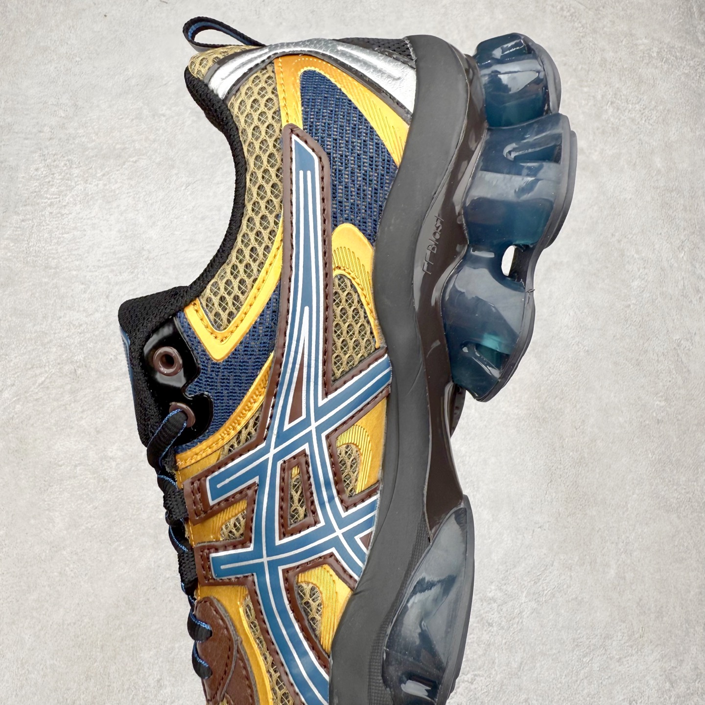 图片[7]-ASICS Gel-Quantum Kinetic 亚瑟士量子动能系列轻量全掌硅胶缓震休闲运动跑步鞋 ASICS以其独特匠心与科技魅力持续在运动鞋领域掀起新风尚今春二月GEL-Quantum Kinetic系列再度破茧而出携两款全新配色震撼回归倾力演绎运动潮流的无限可能 凝聚了卓越的科技创新与深厚的设计底蕴搭载先进的GEL缓震科技将每一次冲击力转化为平稳推进的动力为你提供前所未有的舒适体验与卓越的缓震保护性能 巧妙融合时尚元素与运动美学无论在街头还是赛道诠释不同情感与态度彰显独一无二的时尚运动风格尺码：36 37 37.5 38 39 39.5 40 40.5 41.5 42 42.5 43.5 44 44.5 45-选品中心