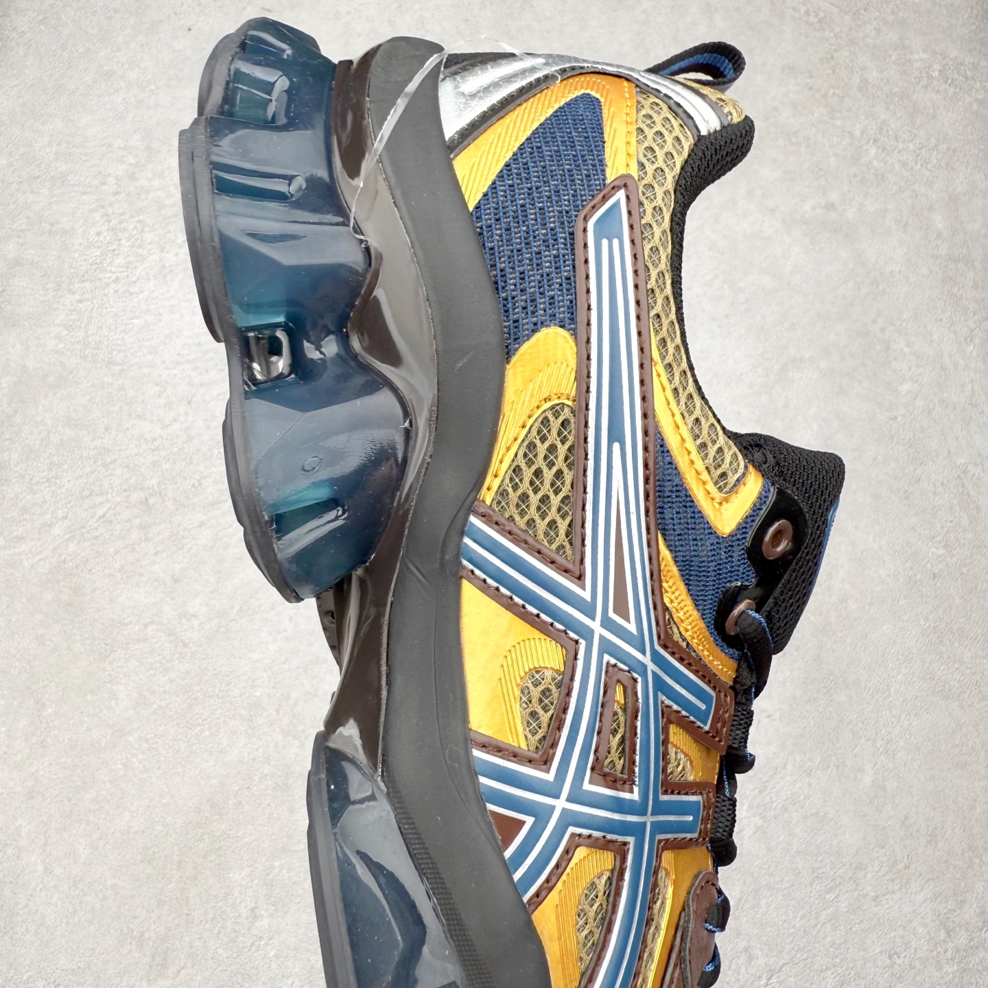 图片[6]-ASICS Gel-Quantum Kinetic 亚瑟士量子动能系列轻量全掌硅胶缓震休闲运动跑步鞋 ASICS以其独特匠心与科技魅力持续在运动鞋领域掀起新风尚今春二月GEL-Quantum Kinetic系列再度破茧而出携两款全新配色震撼回归倾力演绎运动潮流的无限可能 凝聚了卓越的科技创新与深厚的设计底蕴搭载先进的GEL缓震科技将每一次冲击力转化为平稳推进的动力为你提供前所未有的舒适体验与卓越的缓震保护性能 巧妙融合时尚元素与运动美学无论在街头还是赛道诠释不同情感与态度彰显独一无二的时尚运动风格尺码：36 37 37.5 38 39 39.5 40 40.5 41.5 42 42.5 43.5 44 44.5 45-选品中心