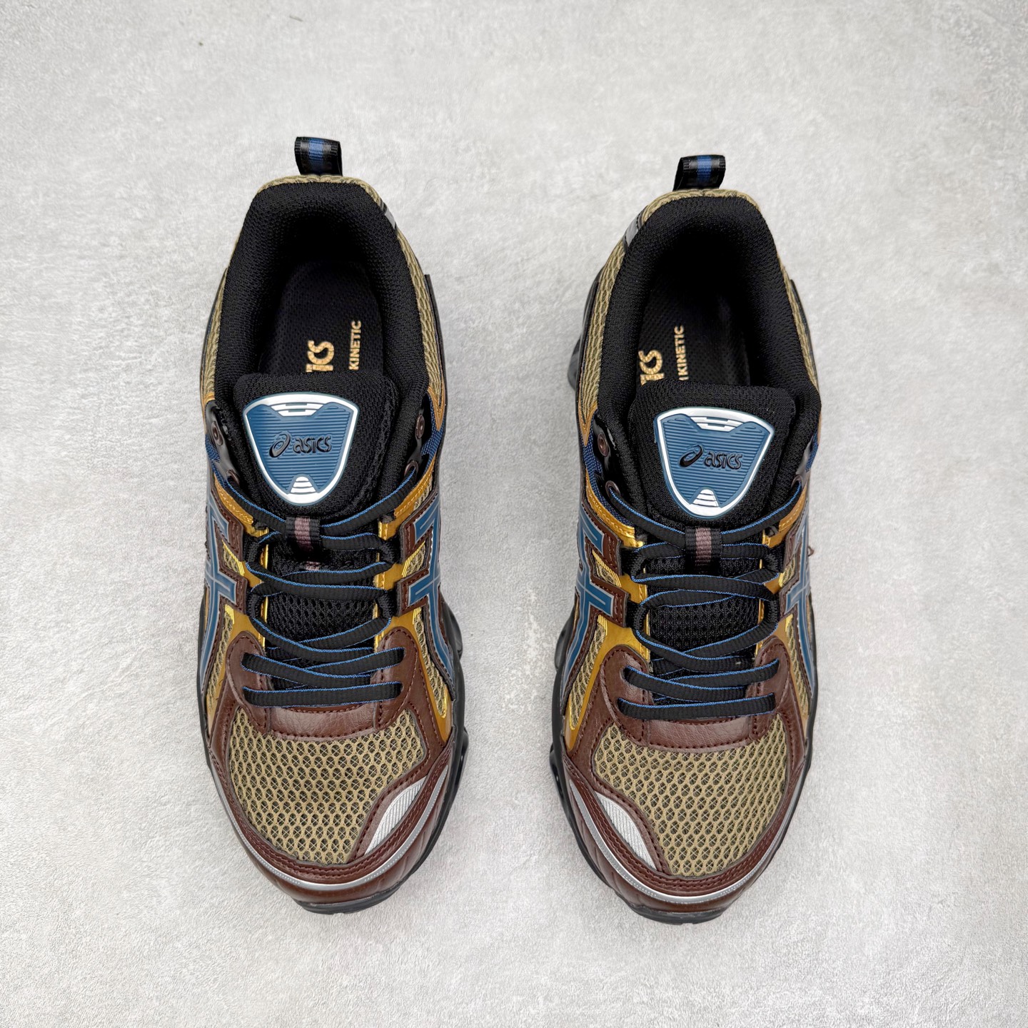 图片[2]-ASICS Gel-Quantum Kinetic 亚瑟士量子动能系列轻量全掌硅胶缓震休闲运动跑步鞋 ASICS以其独特匠心与科技魅力持续在运动鞋领域掀起新风尚今春二月GEL-Quantum Kinetic系列再度破茧而出携两款全新配色震撼回归倾力演绎运动潮流的无限可能 凝聚了卓越的科技创新与深厚的设计底蕴搭载先进的GEL缓震科技将每一次冲击力转化为平稳推进的动力为你提供前所未有的舒适体验与卓越的缓震保护性能 巧妙融合时尚元素与运动美学无论在街头还是赛道诠释不同情感与态度彰显独一无二的时尚运动风格尺码：36 37 37.5 38 39 39.5 40 40.5 41.5 42 42.5 43.5 44 44.5 45-选品中心