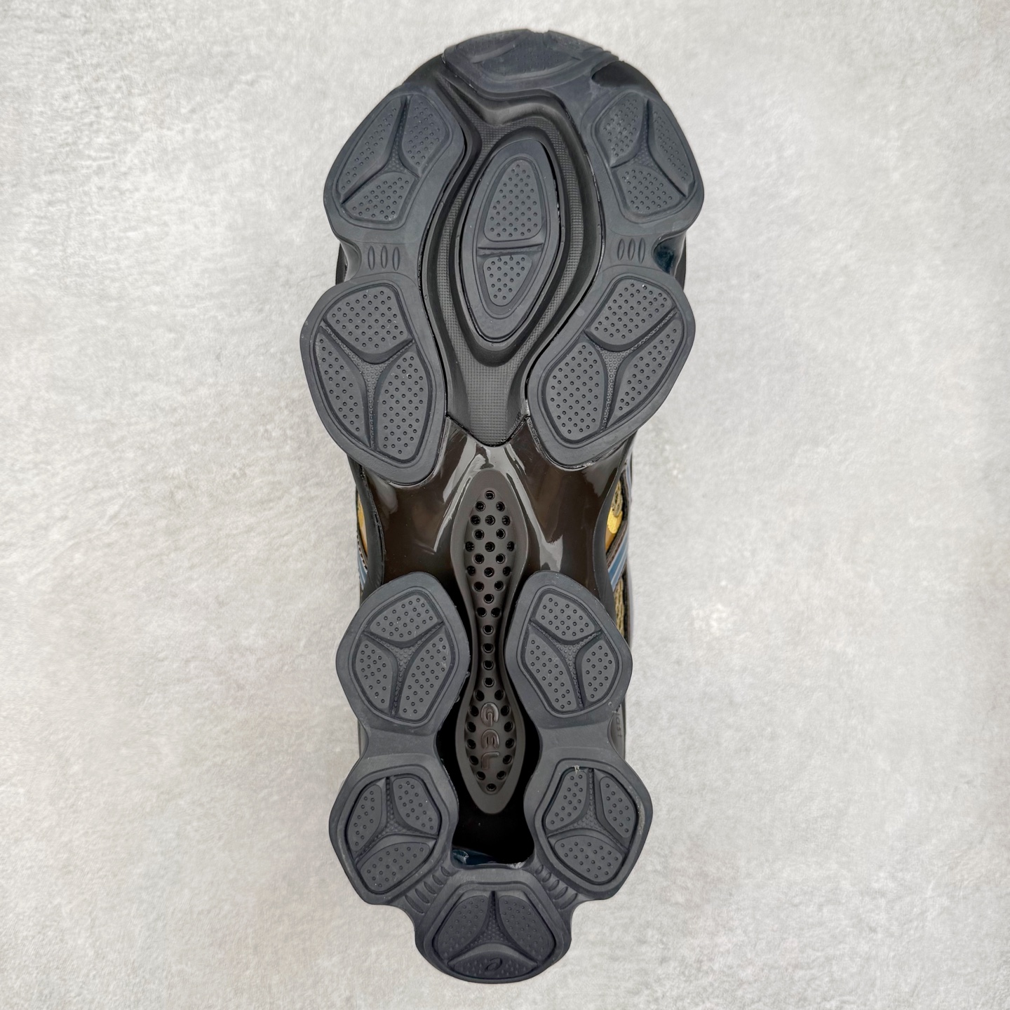 图片[9]-ASICS Gel-Quantum Kinetic 亚瑟士量子动能系列轻量全掌硅胶缓震休闲运动跑步鞋 ASICS以其独特匠心与科技魅力持续在运动鞋领域掀起新风尚今春二月GEL-Quantum Kinetic系列再度破茧而出携两款全新配色震撼回归倾力演绎运动潮流的无限可能 凝聚了卓越的科技创新与深厚的设计底蕴搭载先进的GEL缓震科技将每一次冲击力转化为平稳推进的动力为你提供前所未有的舒适体验与卓越的缓震保护性能 巧妙融合时尚元素与运动美学无论在街头还是赛道诠释不同情感与态度彰显独一无二的时尚运动风格尺码：36 37 37.5 38 39 39.5 40 40.5 41.5 42 42.5 43.5 44 44.5 45-选品中心