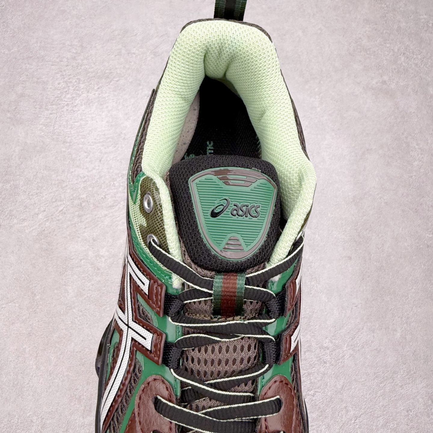 图片[5]-ASICS Gel-Quantum Kinetic 亚瑟士量子动能系列轻量全掌硅胶缓震休闲运动跑步鞋 ASICS以其独特匠心与科技魅力持续在运动鞋领域掀起新风尚今春二月GEL-Quantum Kinetic系列再度破茧而出携两款全新配色震撼回归倾力演绎运动潮流的无限可能 凝聚了卓越的科技创新与深厚的设计底蕴搭载先进的GEL缓震科技将每一次冲击力转化为平稳推进的动力为你提供前所未有的舒适体验与卓越的缓震保护性能 巧妙融合时尚元素与运动美学无论在街头还是赛道诠释不同情感与态度彰显独一无二的时尚运动风格尺码：36 37 37.5 38 39 39.5 40 40.5 41.5 42 42.5 43.5 44 44.5 45-选品中心