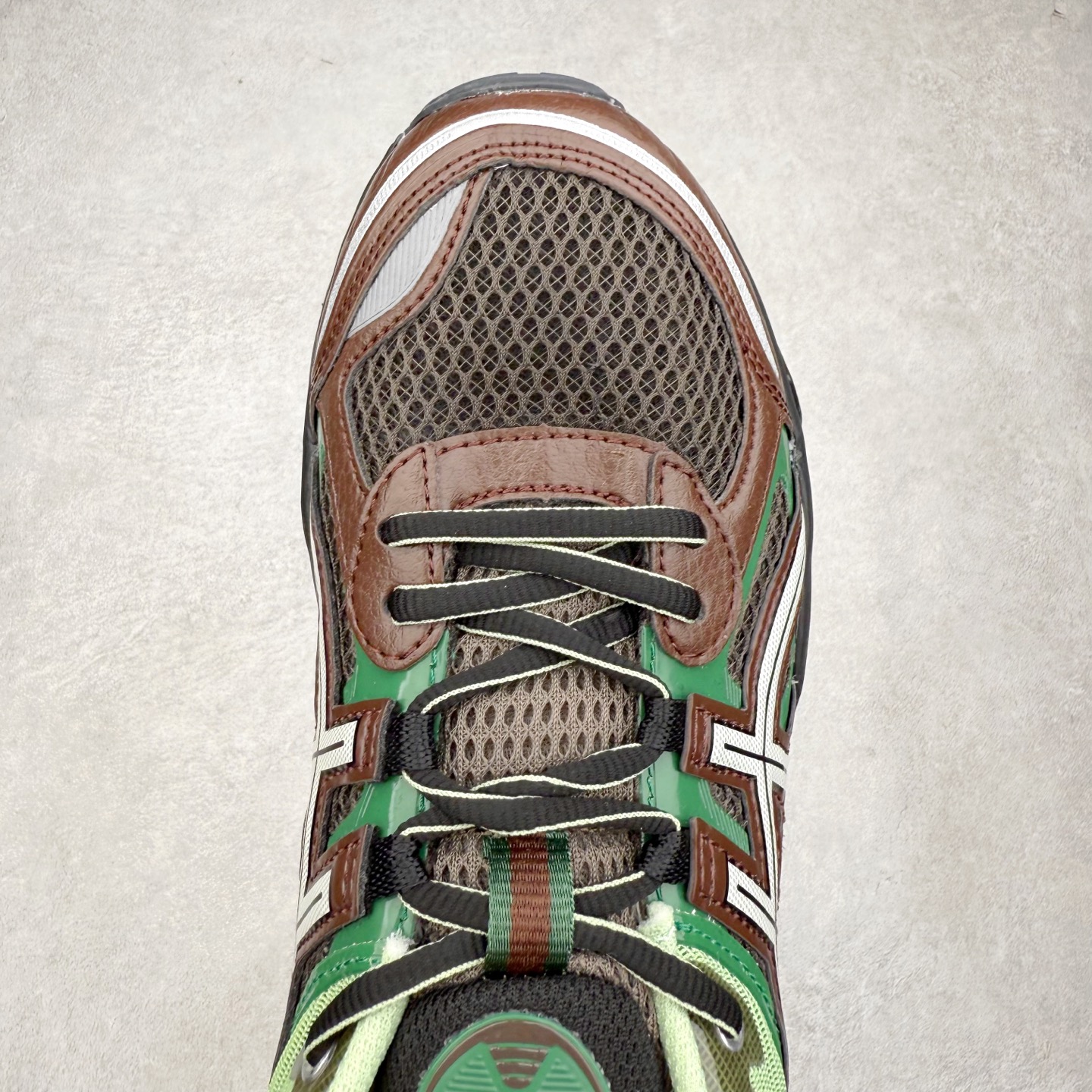 图片[4]-ASICS Gel-Quantum Kinetic 亚瑟士量子动能系列轻量全掌硅胶缓震休闲运动跑步鞋 ASICS以其独特匠心与科技魅力持续在运动鞋领域掀起新风尚今春二月GEL-Quantum Kinetic系列再度破茧而出携两款全新配色震撼回归倾力演绎运动潮流的无限可能 凝聚了卓越的科技创新与深厚的设计底蕴搭载先进的GEL缓震科技将每一次冲击力转化为平稳推进的动力为你提供前所未有的舒适体验与卓越的缓震保护性能 巧妙融合时尚元素与运动美学无论在街头还是赛道诠释不同情感与态度彰显独一无二的时尚运动风格尺码：36 37 37.5 38 39 39.5 40 40.5 41.5 42 42.5 43.5 44 44.5 45-选品中心