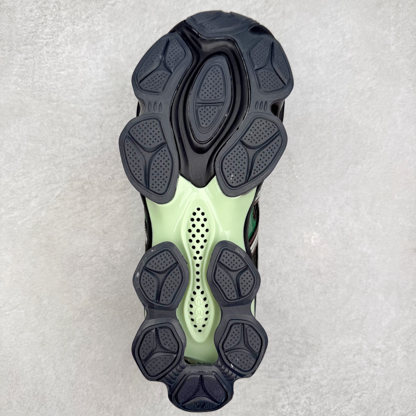 图片[9]-ASICS Gel-Quantum Kinetic 亚瑟士量子动能系列轻量全掌硅胶缓震休闲运动跑步鞋 ASICS以其独特匠心与科技魅力持续在运动鞋领域掀起新风尚今春二月GEL-Quantum Kinetic系列再度破茧而出携两款全新配色震撼回归倾力演绎运动潮流的无限可能 凝聚了卓越的科技创新与深厚的设计底蕴搭载先进的GEL缓震科技将每一次冲击力转化为平稳推进的动力为你提供前所未有的舒适体验与卓越的缓震保护性能 巧妙融合时尚元素与运动美学无论在街头还是赛道诠释不同情感与态度彰显独一无二的时尚运动风格尺码：36 37 37.5 38 39 39.5 40 40.5 41.5 42 42.5 43.5 44 44.5 45-选品中心