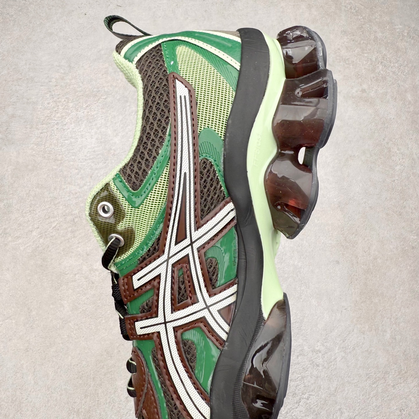 图片[7]-ASICS Gel-Quantum Kinetic 亚瑟士量子动能系列轻量全掌硅胶缓震休闲运动跑步鞋 ASICS以其独特匠心与科技魅力持续在运动鞋领域掀起新风尚今春二月GEL-Quantum Kinetic系列再度破茧而出携两款全新配色震撼回归倾力演绎运动潮流的无限可能 凝聚了卓越的科技创新与深厚的设计底蕴搭载先进的GEL缓震科技将每一次冲击力转化为平稳推进的动力为你提供前所未有的舒适体验与卓越的缓震保护性能 巧妙融合时尚元素与运动美学无论在街头还是赛道诠释不同情感与态度彰显独一无二的时尚运动风格尺码：36 37 37.5 38 39 39.5 40 40.5 41.5 42 42.5 43.5 44 44.5 45-选品中心