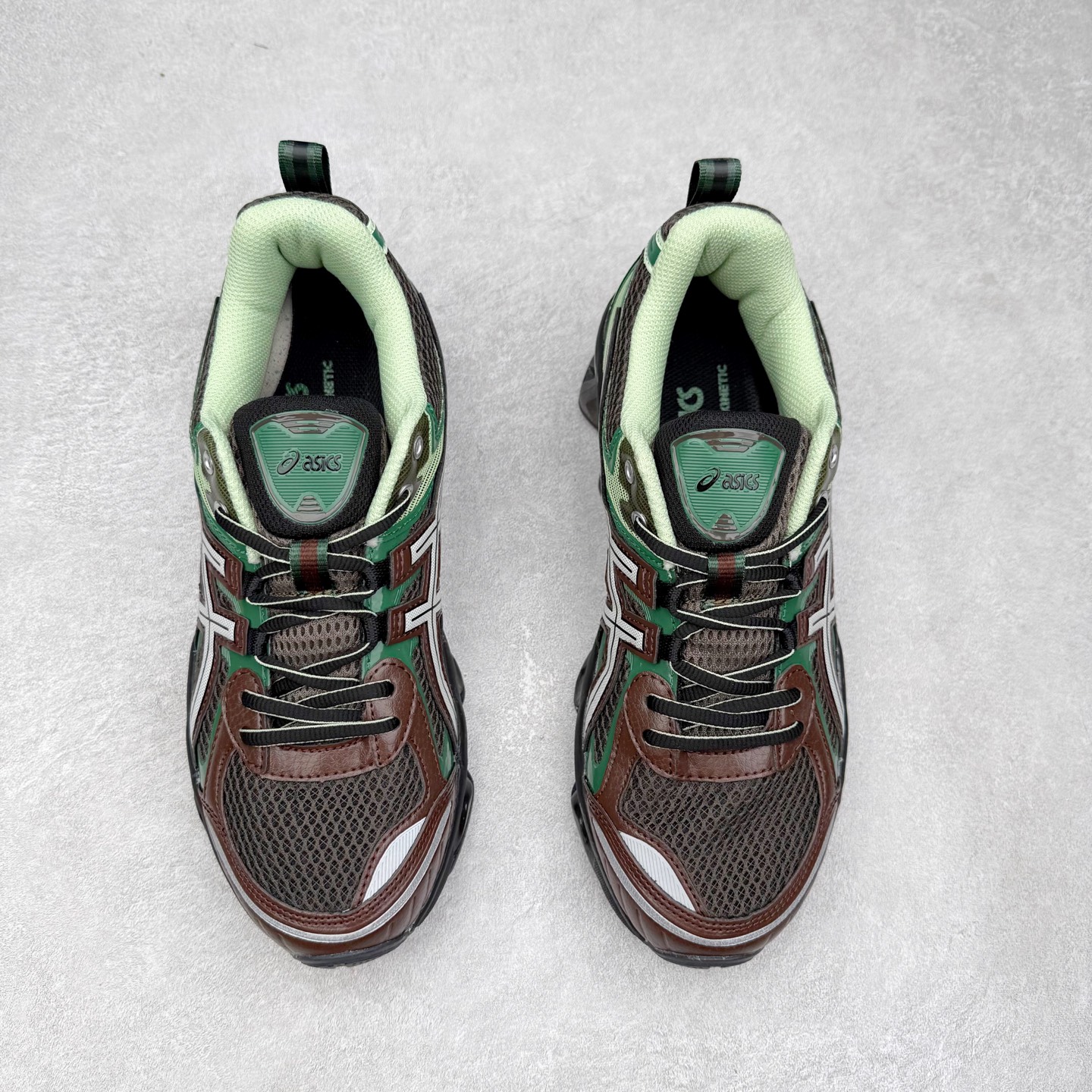 图片[2]-ASICS Gel-Quantum Kinetic 亚瑟士量子动能系列轻量全掌硅胶缓震休闲运动跑步鞋 ASICS以其独特匠心与科技魅力持续在运动鞋领域掀起新风尚今春二月GEL-Quantum Kinetic系列再度破茧而出携两款全新配色震撼回归倾力演绎运动潮流的无限可能 凝聚了卓越的科技创新与深厚的设计底蕴搭载先进的GEL缓震科技将每一次冲击力转化为平稳推进的动力为你提供前所未有的舒适体验与卓越的缓震保护性能 巧妙融合时尚元素与运动美学无论在街头还是赛道诠释不同情感与态度彰显独一无二的时尚运动风格尺码：36 37 37.5 38 39 39.5 40 40.5 41.5 42 42.5 43.5 44 44.5 45-选品中心