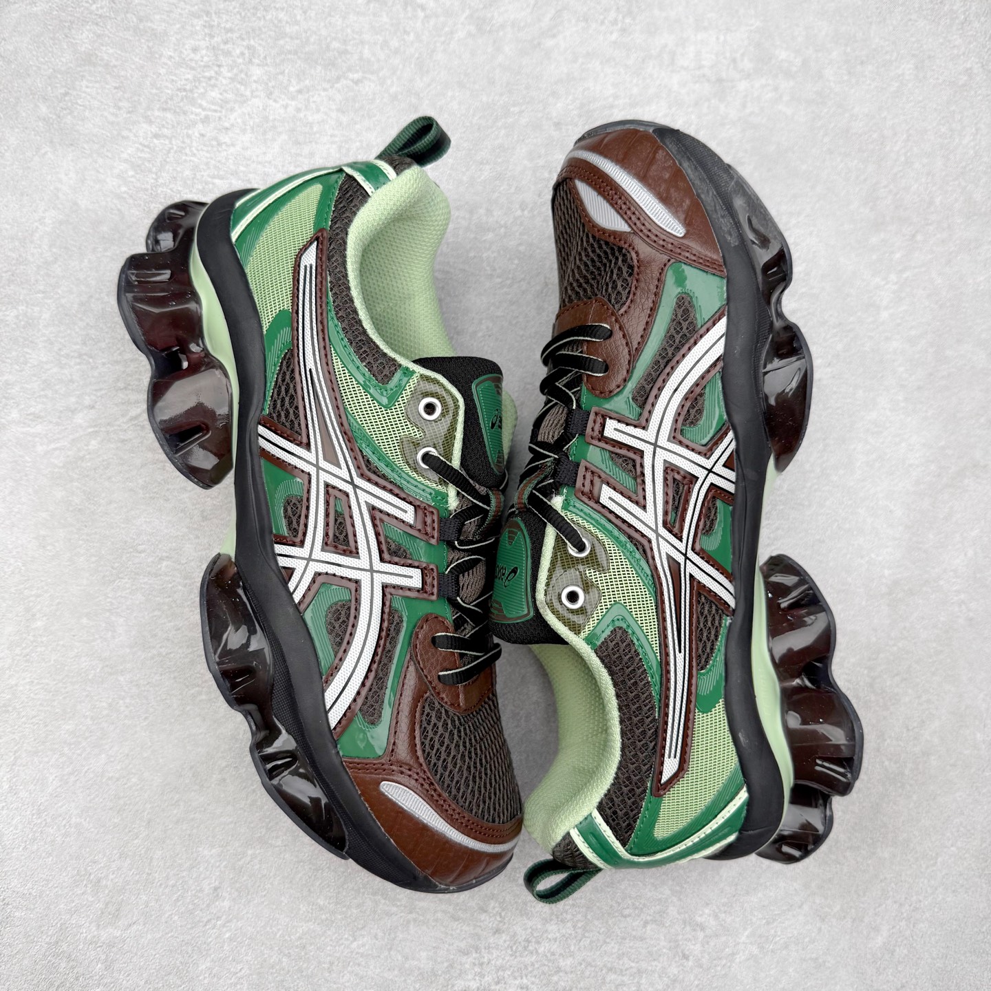 图片[3]-ASICS Gel-Quantum Kinetic 亚瑟士量子动能系列轻量全掌硅胶缓震休闲运动跑步鞋 ASICS以其独特匠心与科技魅力持续在运动鞋领域掀起新风尚今春二月GEL-Quantum Kinetic系列再度破茧而出携两款全新配色震撼回归倾力演绎运动潮流的无限可能 凝聚了卓越的科技创新与深厚的设计底蕴搭载先进的GEL缓震科技将每一次冲击力转化为平稳推进的动力为你提供前所未有的舒适体验与卓越的缓震保护性能 巧妙融合时尚元素与运动美学无论在街头还是赛道诠释不同情感与态度彰显独一无二的时尚运动风格尺码：36 37 37.5 38 39 39.5 40 40.5 41.5 42 42.5 43.5 44 44.5 45-选品中心