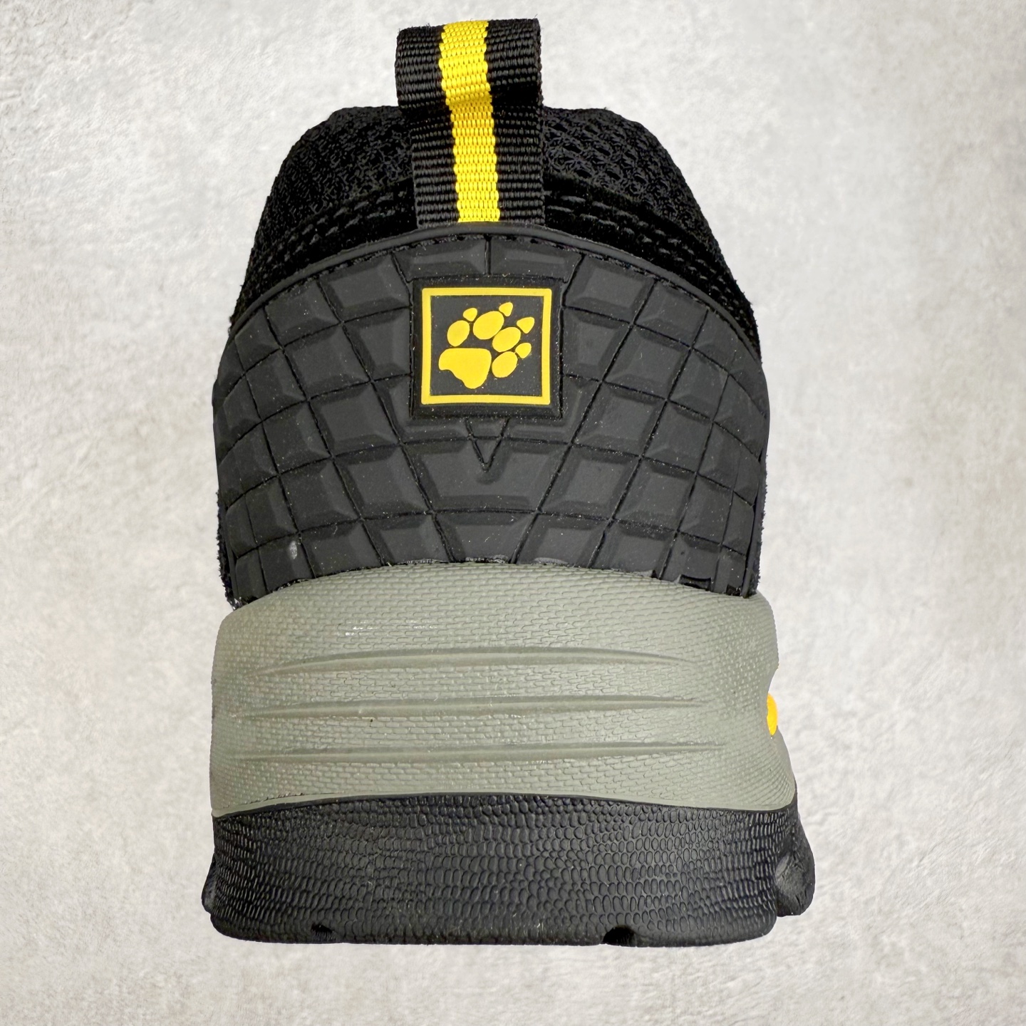 图片[8]-狼爪Jack Wolfskin户外运动休闲登山鞋越野徒步鞋 广东大厂品质 面料采用进口磨砂牛皮 鞋底采用Vibram黄金大底 专门为鞋底设计的橡胶以出色的耐磨性 良好的防滑性或得不少户外运动爱好者的喜欢 尺码：39 40 41 42 43 44 45（运动鞋码）-选品中心