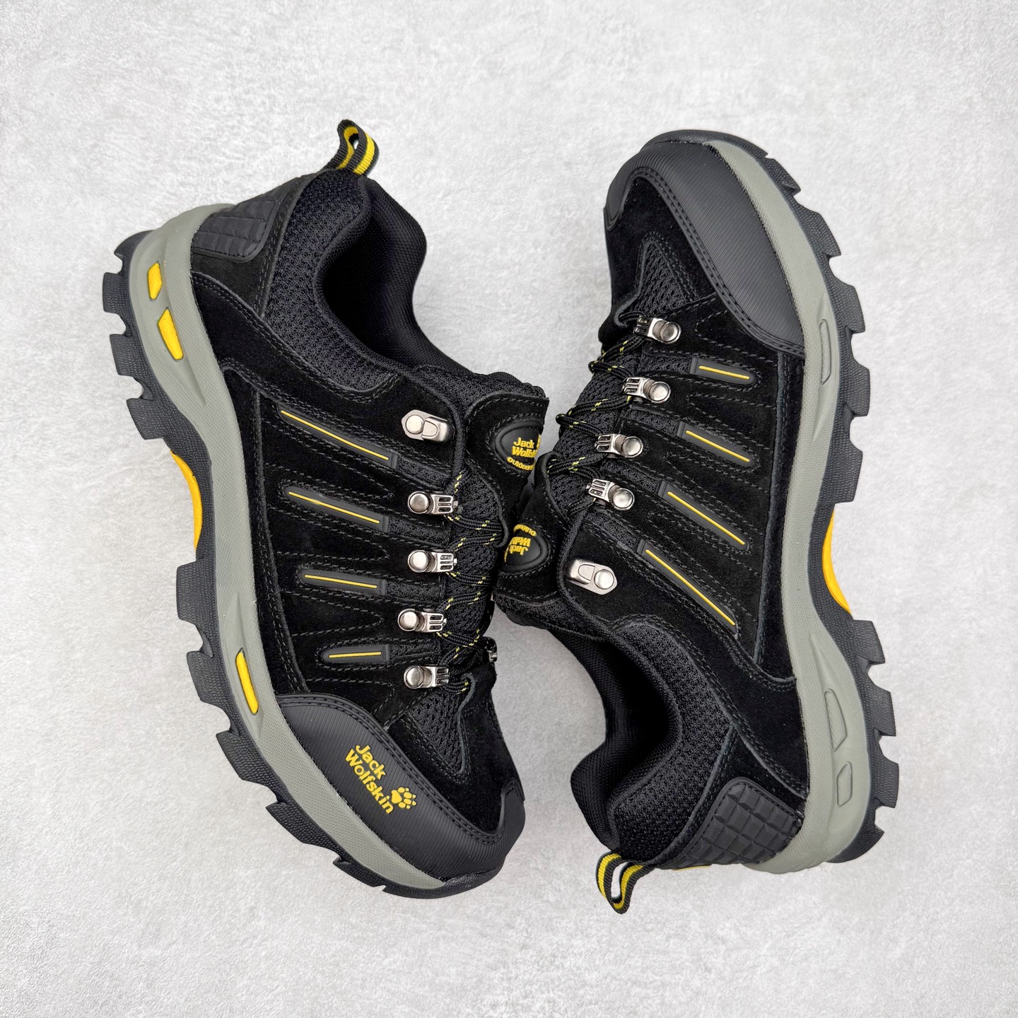 图片[3]-狼爪Jack Wolfskin户外运动休闲登山鞋越野徒步鞋 广东大厂品质 面料采用进口磨砂牛皮 鞋底采用Vibram黄金大底 专门为鞋底设计的橡胶以出色的耐磨性 良好的防滑性或得不少户外运动爱好者的喜欢 尺码：39 40 41 42 43 44 45（运动鞋码）-选品中心