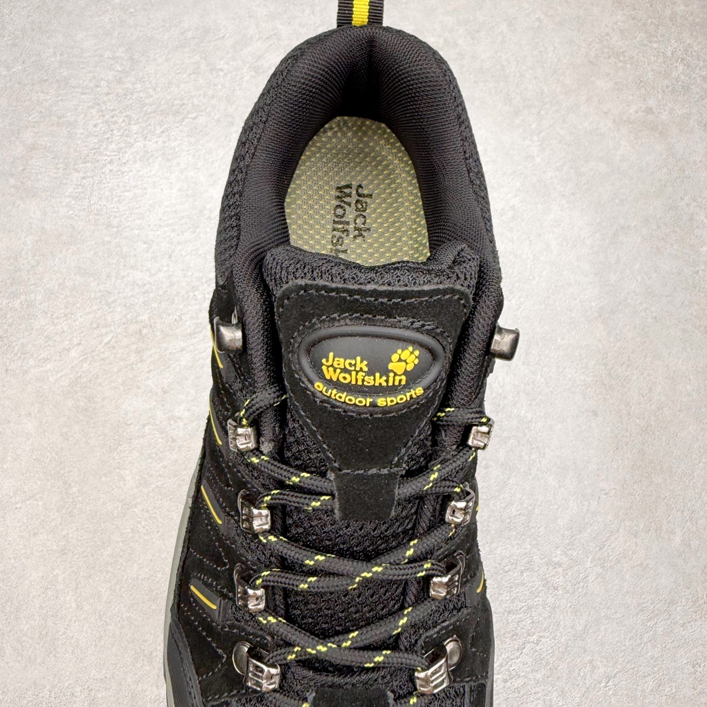 图片[5]-狼爪Jack Wolfskin户外运动休闲登山鞋越野徒步鞋 广东大厂品质 面料采用进口磨砂牛皮 鞋底采用Vibram黄金大底 专门为鞋底设计的橡胶以出色的耐磨性 良好的防滑性或得不少户外运动爱好者的喜欢 尺码：39 40 41 42 43 44 45（运动鞋码）-选品中心