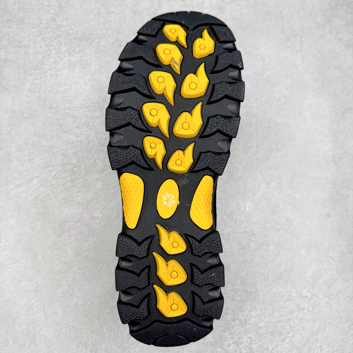 图片[9]-狼爪Jack Wolfskin户外运动休闲登山鞋越野徒步鞋 广东大厂品质 面料采用进口磨砂牛皮 鞋底采用Vibram黄金大底 专门为鞋底设计的橡胶以出色的耐磨性 良好的防滑性或得不少户外运动爱好者的喜欢 尺码：39 40 41 42 43 44 45（运动鞋码）-选品中心