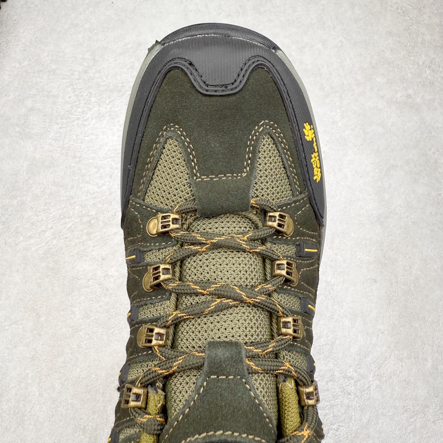 图片[4]-狼爪Jack Wolfskin户外运动休闲登山鞋越野徒步鞋 广东大厂品质 面料采用进口磨砂牛皮 鞋底采用Vibram黄金大底 专门为鞋底设计的橡胶以出色的耐磨性 良好的防滑性或得不少户外运动爱好者的喜欢 尺码：39 40 41 42 43 44 45（运动鞋码）-选品中心