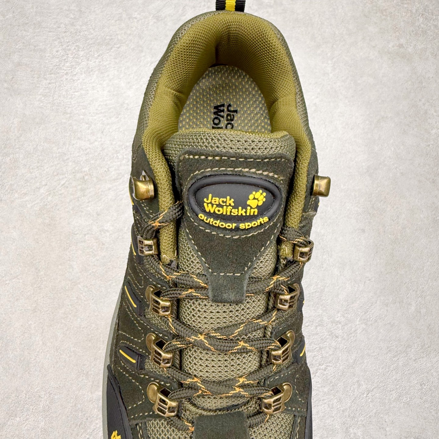 图片[5]-狼爪Jack Wolfskin户外运动休闲登山鞋越野徒步鞋 广东大厂品质 面料采用进口磨砂牛皮 鞋底采用Vibram黄金大底 专门为鞋底设计的橡胶以出色的耐磨性 良好的防滑性或得不少户外运动爱好者的喜欢 尺码：39 40 41 42 43 44 45（运动鞋码）-选品中心