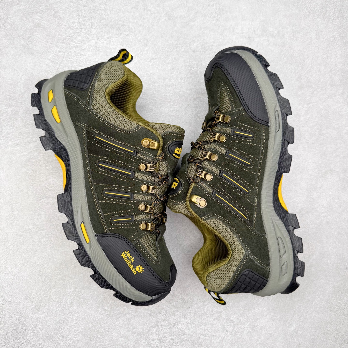 图片[3]-狼爪Jack Wolfskin户外运动休闲登山鞋越野徒步鞋 广东大厂品质 面料采用进口磨砂牛皮 鞋底采用Vibram黄金大底 专门为鞋底设计的橡胶以出色的耐磨性 良好的防滑性或得不少户外运动爱好者的喜欢 尺码：39 40 41 42 43 44 45（运动鞋码）-选品中心