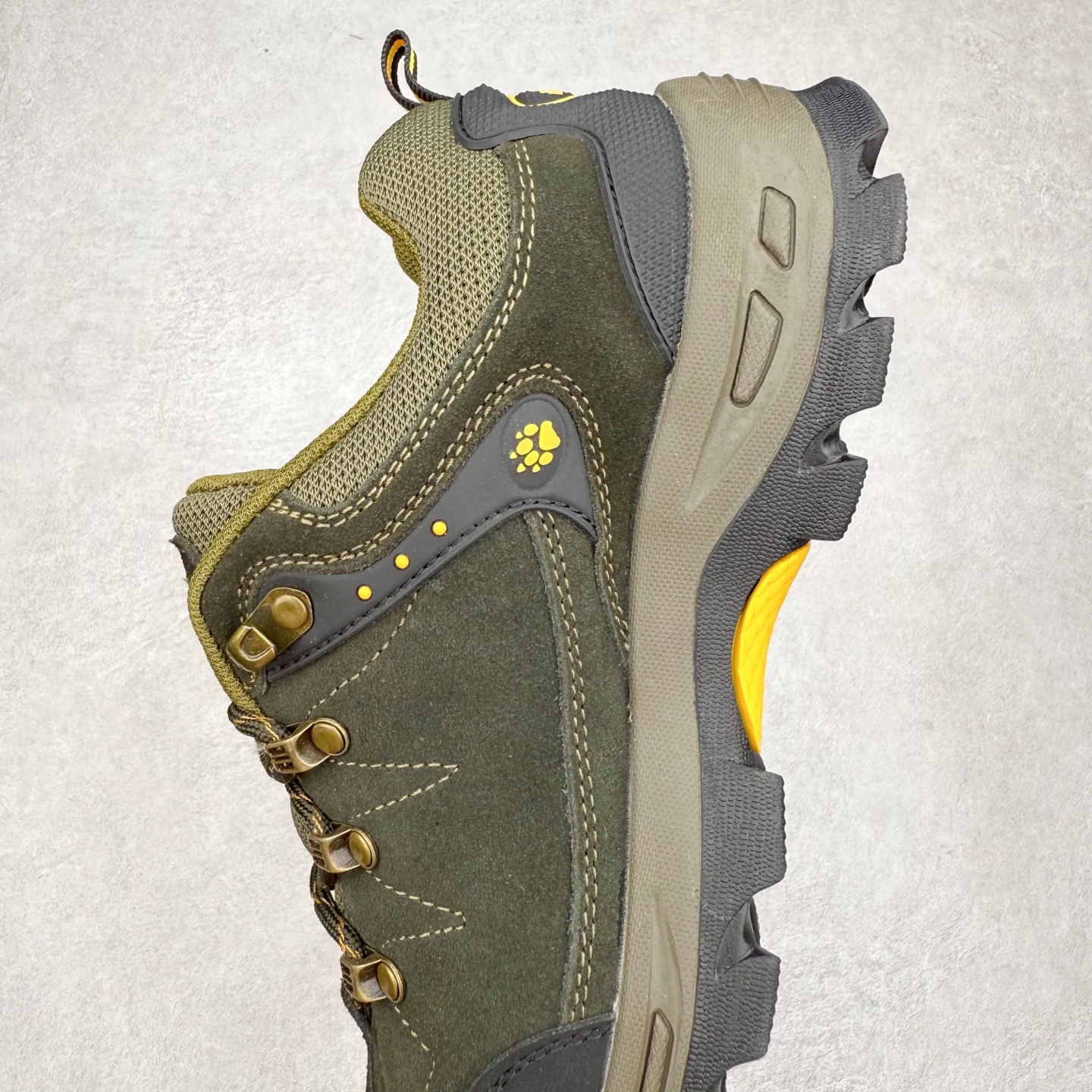 图片[7]-狼爪Jack Wolfskin户外运动休闲登山鞋越野徒步鞋 广东大厂品质 面料采用进口磨砂牛皮 鞋底采用Vibram黄金大底 专门为鞋底设计的橡胶以出色的耐磨性 良好的防滑性或得不少户外运动爱好者的喜欢 尺码：39 40 41 42 43 44 45（运动鞋码）-选品中心