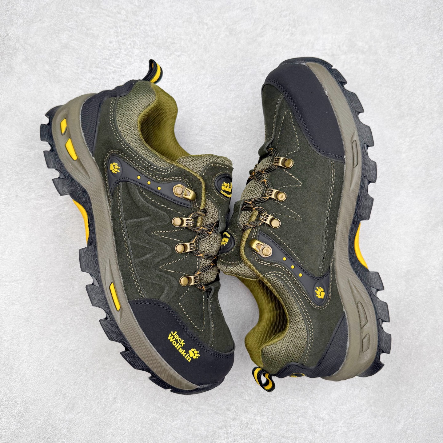 图片[3]-狼爪Jack Wolfskin户外运动休闲登山鞋越野徒步鞋 广东大厂品质 面料采用进口磨砂牛皮 鞋底采用Vibram黄金大底 专门为鞋底设计的橡胶以出色的耐磨性 良好的防滑性或得不少户外运动爱好者的喜欢 尺码：39 40 41 42 43 44 45（运动鞋码）-选品中心