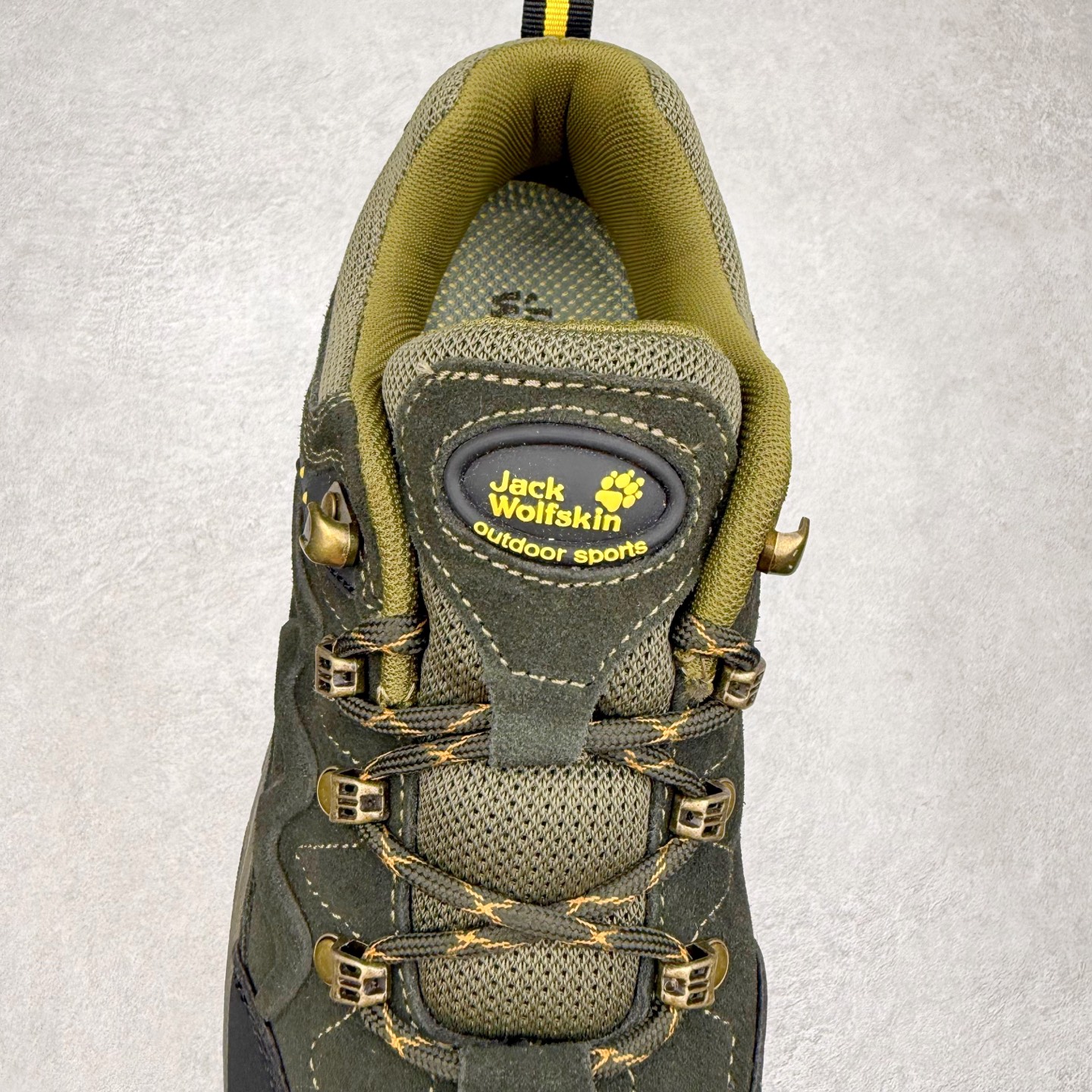 图片[5]-狼爪Jack Wolfskin户外运动休闲登山鞋越野徒步鞋 广东大厂品质 面料采用进口磨砂牛皮 鞋底采用Vibram黄金大底 专门为鞋底设计的橡胶以出色的耐磨性 良好的防滑性或得不少户外运动爱好者的喜欢 尺码：39 40 41 42 43 44 45（运动鞋码）-选品中心