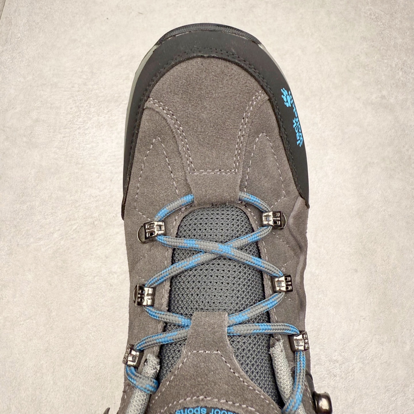 图片[4]-狼爪Jack Wolfskin户外运动休闲登山鞋越野徒步鞋 广东大厂品质 面料采用进口磨砂牛皮 鞋底采用Vibram黄金大底 专门为鞋底设计的橡胶以出色的耐磨性 良好的防滑性或得不少户外运动爱好者的喜欢 尺码：39 40 41 42 43 44 45（运动鞋码）-选品中心