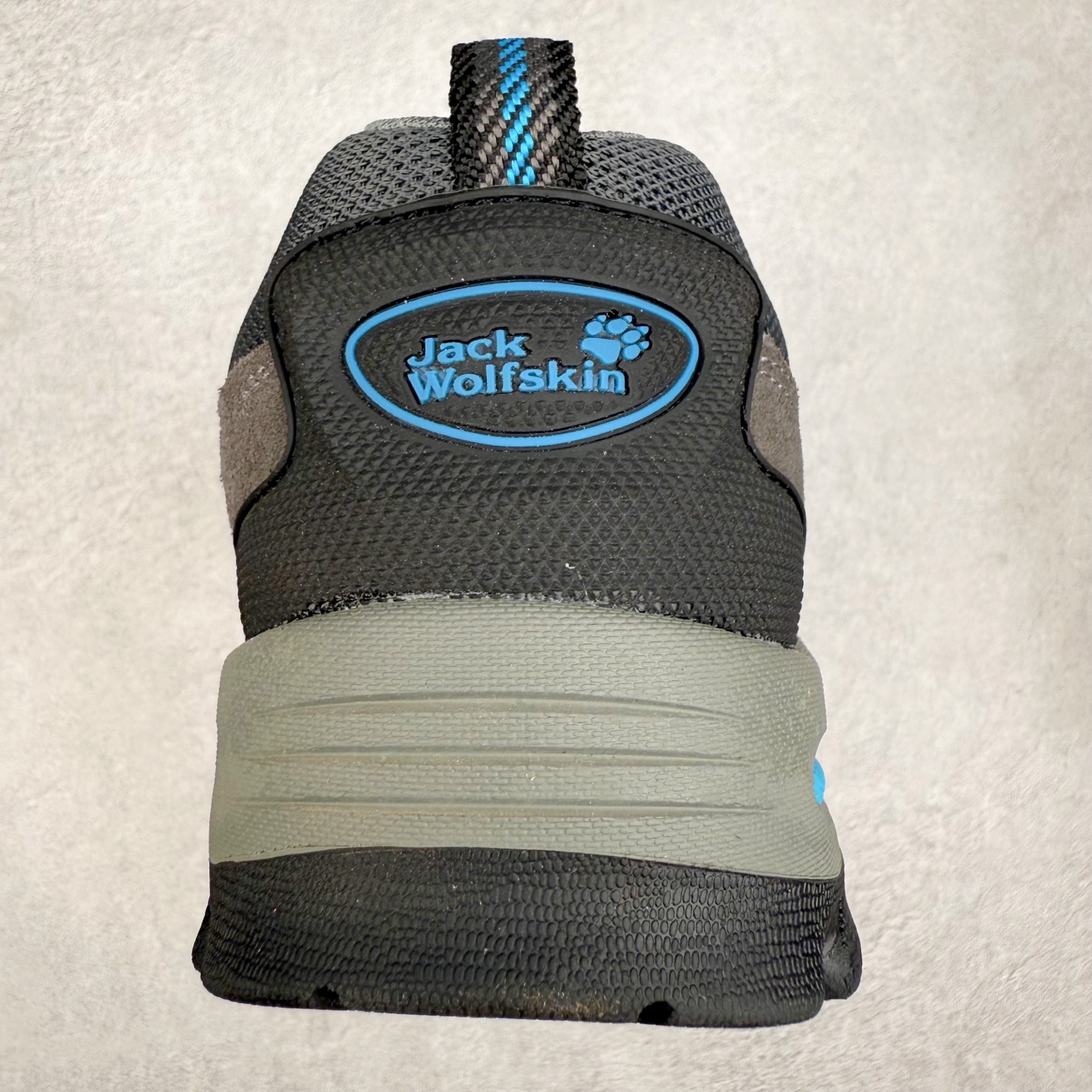 图片[8]-狼爪Jack Wolfskin户外运动休闲登山鞋越野徒步鞋 广东大厂品质 面料采用进口磨砂牛皮 鞋底采用Vibram黄金大底 专门为鞋底设计的橡胶以出色的耐磨性 良好的防滑性或得不少户外运动爱好者的喜欢 尺码：39 40 41 42 43 44 45（运动鞋码）-选品中心