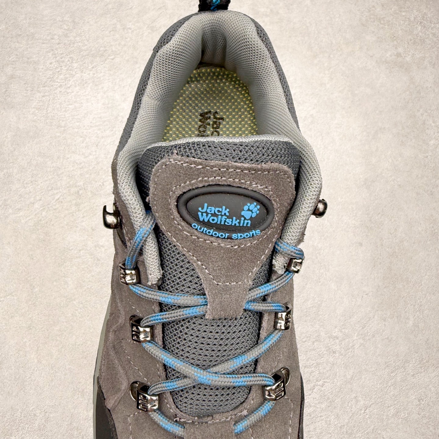 图片[5]-狼爪Jack Wolfskin户外运动休闲登山鞋越野徒步鞋 广东大厂品质 面料采用进口磨砂牛皮 鞋底采用Vibram黄金大底 专门为鞋底设计的橡胶以出色的耐磨性 良好的防滑性或得不少户外运动爱好者的喜欢 尺码：39 40 41 42 43 44 45（运动鞋码）-选品中心