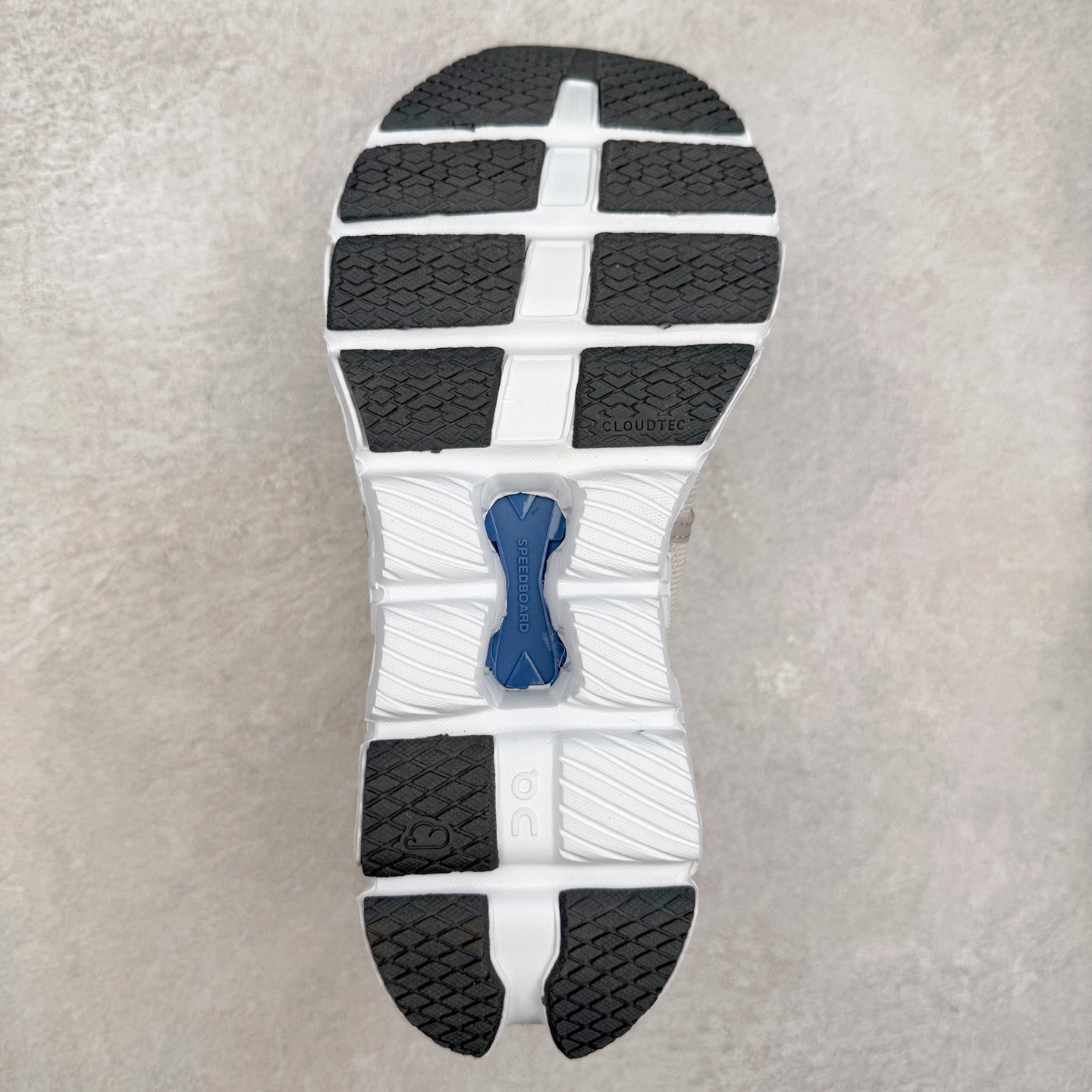 图片[9]-On昂跑 Cloud X 1 舒适百搭低帮碳板休闲跑步鞋 此运动品牌 开创于2010年 缓震着陆、强效回弹、轻柔质感的设计构思始终是ON研制关键 与此同时基于“为全球提供革新性的跑步感受”信念 陆续推出了多款跑鞋及其以专业运动人体跑步工程学为设计关键的功能性跑步服饰设备 让跑者不费力气地畅快畅跑 尺码：36 36.5 37.5 38 38.5 39 40 40.5 41 42 42.5 43 44 44.5 45-选品中心