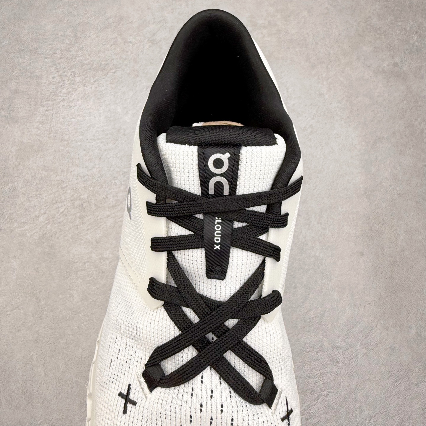 图片[5]-On昂跑 Cloud X 1 舒适百搭低帮碳板休闲跑步鞋 此运动品牌 开创于2010年 缓震着陆、强效回弹、轻柔质感的设计构思始终是ON研制关键 与此同时基于“为全球提供革新性的跑步感受”信念 陆续推出了多款跑鞋及其以专业运动人体跑步工程学为设计关键的功能性跑步服饰设备 让跑者不费力气地畅快畅跑 尺码：36 36.5 37.5 38 38.5 39 40 40.5 41 42 42.5 43 44 44.5 45-选品中心