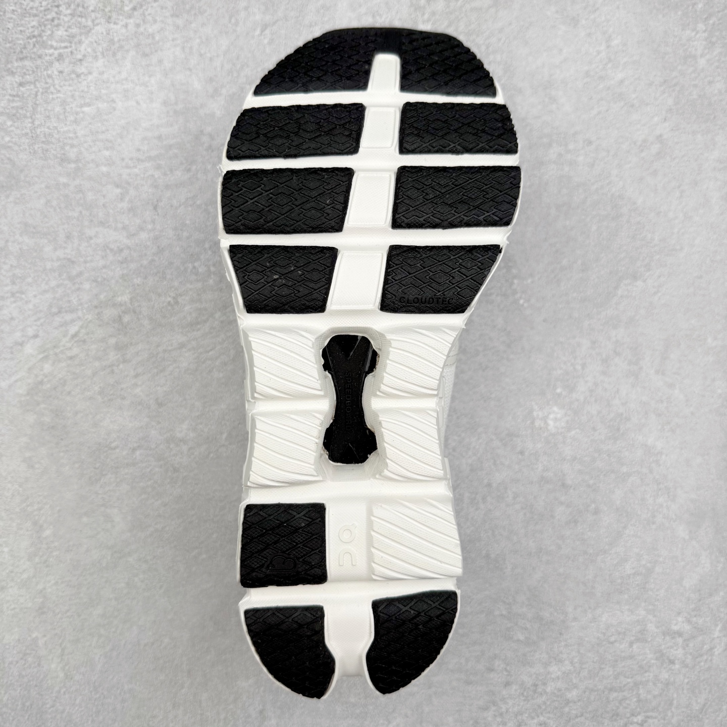 图片[9]-On昂跑 Cloud X 1 舒适百搭低帮碳板休闲跑步鞋 此运动品牌 开创于2010年 缓震着陆、强效回弹、轻柔质感的设计构思始终是ON研制关键 与此同时基于“为全球提供革新性的跑步感受”信念 陆续推出了多款跑鞋及其以专业运动人体跑步工程学为设计关键的功能性跑步服饰设备 让跑者不费力气地畅快畅跑 尺码：36 36.5 37.5 38 38.5 39 40 40.5 41 42 42.5 43 44 44.5 45-选品中心