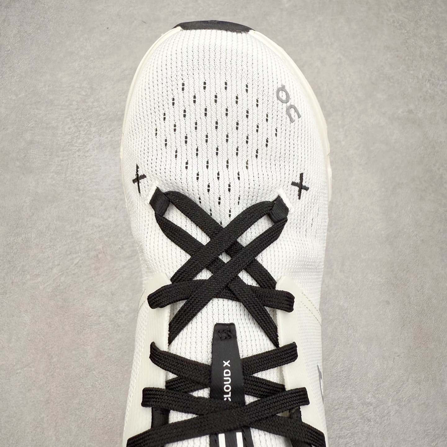 图片[4]-On昂跑 Cloud X 1 舒适百搭低帮碳板休闲跑步鞋 此运动品牌 开创于2010年 缓震着陆、强效回弹、轻柔质感的设计构思始终是ON研制关键 与此同时基于“为全球提供革新性的跑步感受”信念 陆续推出了多款跑鞋及其以专业运动人体跑步工程学为设计关键的功能性跑步服饰设备 让跑者不费力气地畅快畅跑 尺码：36 36.5 37.5 38 38.5 39 40 40.5 41 42 42.5 43 44 44.5 45-选品中心