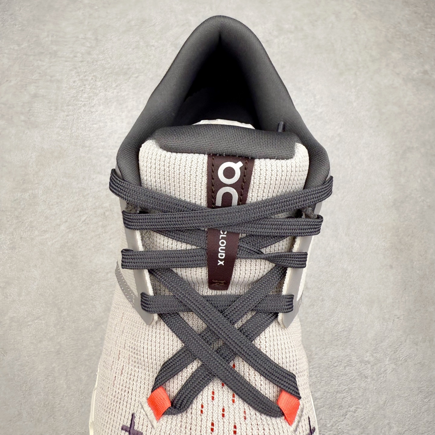 图片[5]-On昂跑 Cloud X 1 舒适百搭低帮碳板休闲跑步鞋 此运动品牌 开创于2010年 缓震着陆、强效回弹、轻柔质感的设计构思始终是ON研制关键 与此同时基于“为全球提供革新性的跑步感受”信念 陆续推出了多款跑鞋及其以专业运动人体跑步工程学为设计关键的功能性跑步服饰设备 让跑者不费力气地畅快畅跑 尺码：36 36.5 37.5 38 38.5 39 40 40.5 41 42 42.5 43 44 44.5 45-选品中心