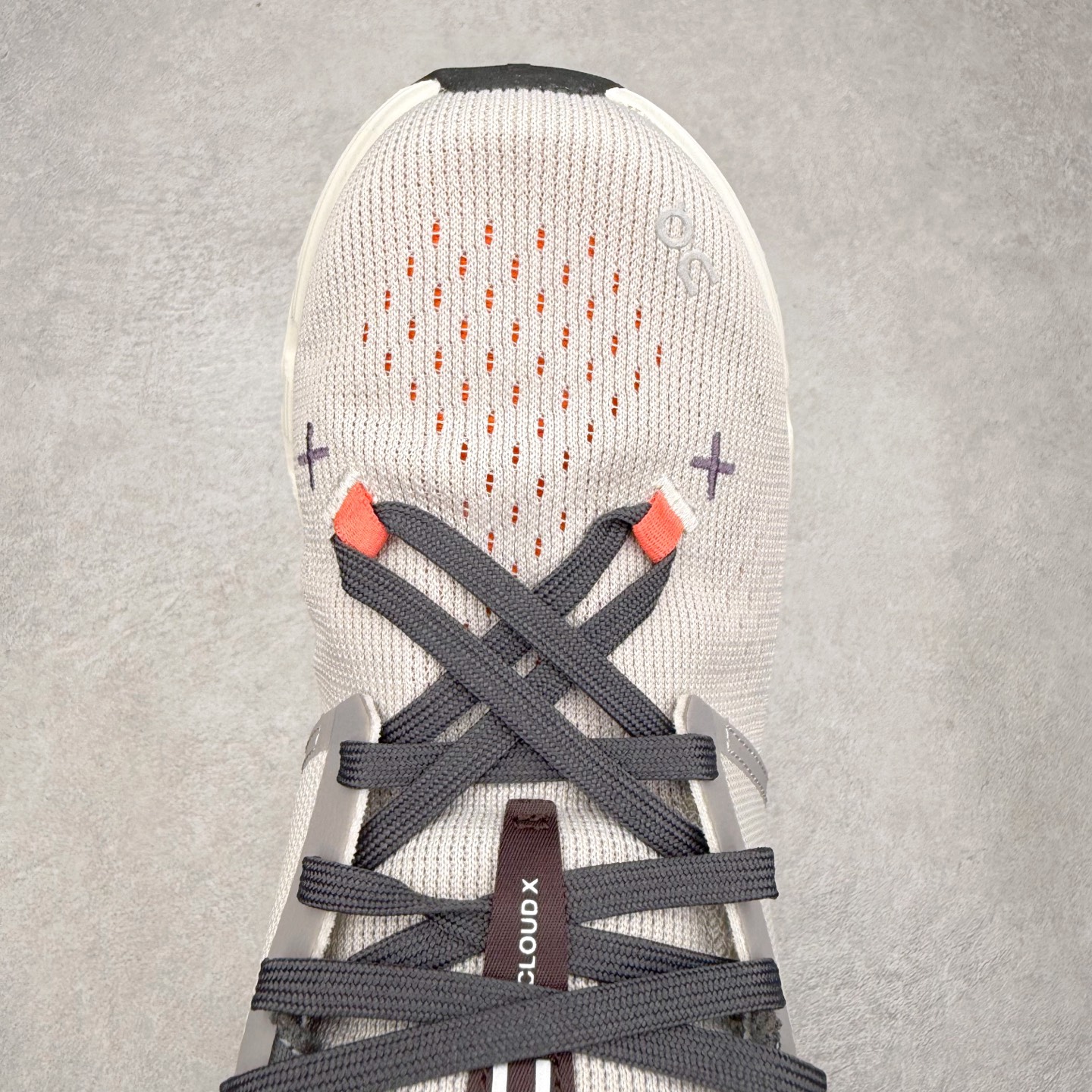 图片[4]-On昂跑 Cloud X 1 舒适百搭低帮碳板休闲跑步鞋 此运动品牌 开创于2010年 缓震着陆、强效回弹、轻柔质感的设计构思始终是ON研制关键 与此同时基于“为全球提供革新性的跑步感受”信念 陆续推出了多款跑鞋及其以专业运动人体跑步工程学为设计关键的功能性跑步服饰设备 让跑者不费力气地畅快畅跑 尺码：36 36.5 37.5 38 38.5 39 40 40.5 41 42 42.5 43 44 44.5 45-选品中心