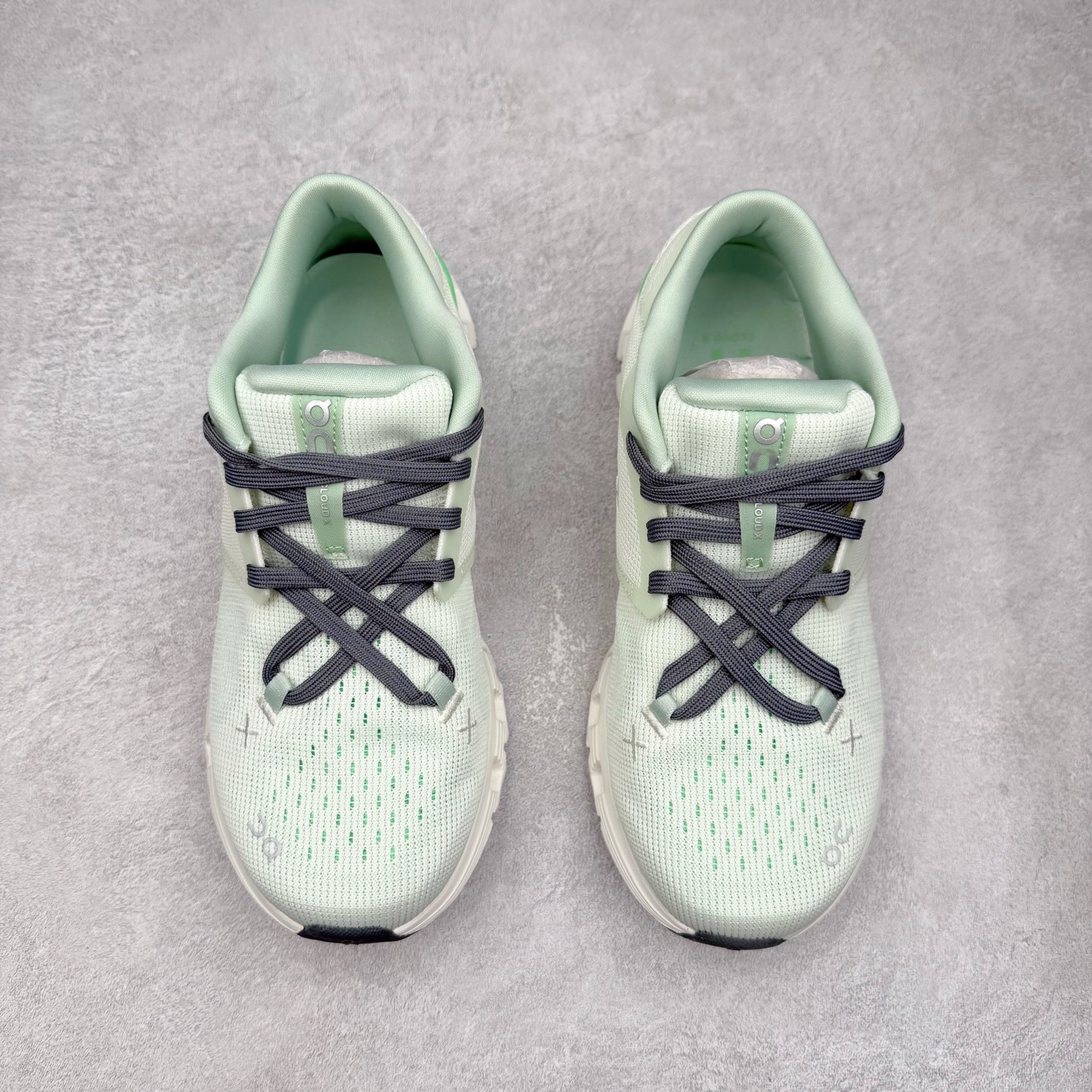 图片[2]-On昂跑 Cloud X 1 舒适百搭低帮碳板休闲跑步鞋 此运动品牌 开创于2010年 缓震着陆、强效回弹、轻柔质感的设计构思始终是ON研制关键 与此同时基于“为全球提供革新性的跑步感受”信念 陆续推出了多款跑鞋及其以专业运动人体跑步工程学为设计关键的功能性跑步服饰设备 让跑者不费力气地畅快畅跑 尺码：36 36.5 37.5 38 38.5 39 40 40.5 41 42 42.5 43 44 44.5 45-选品中心