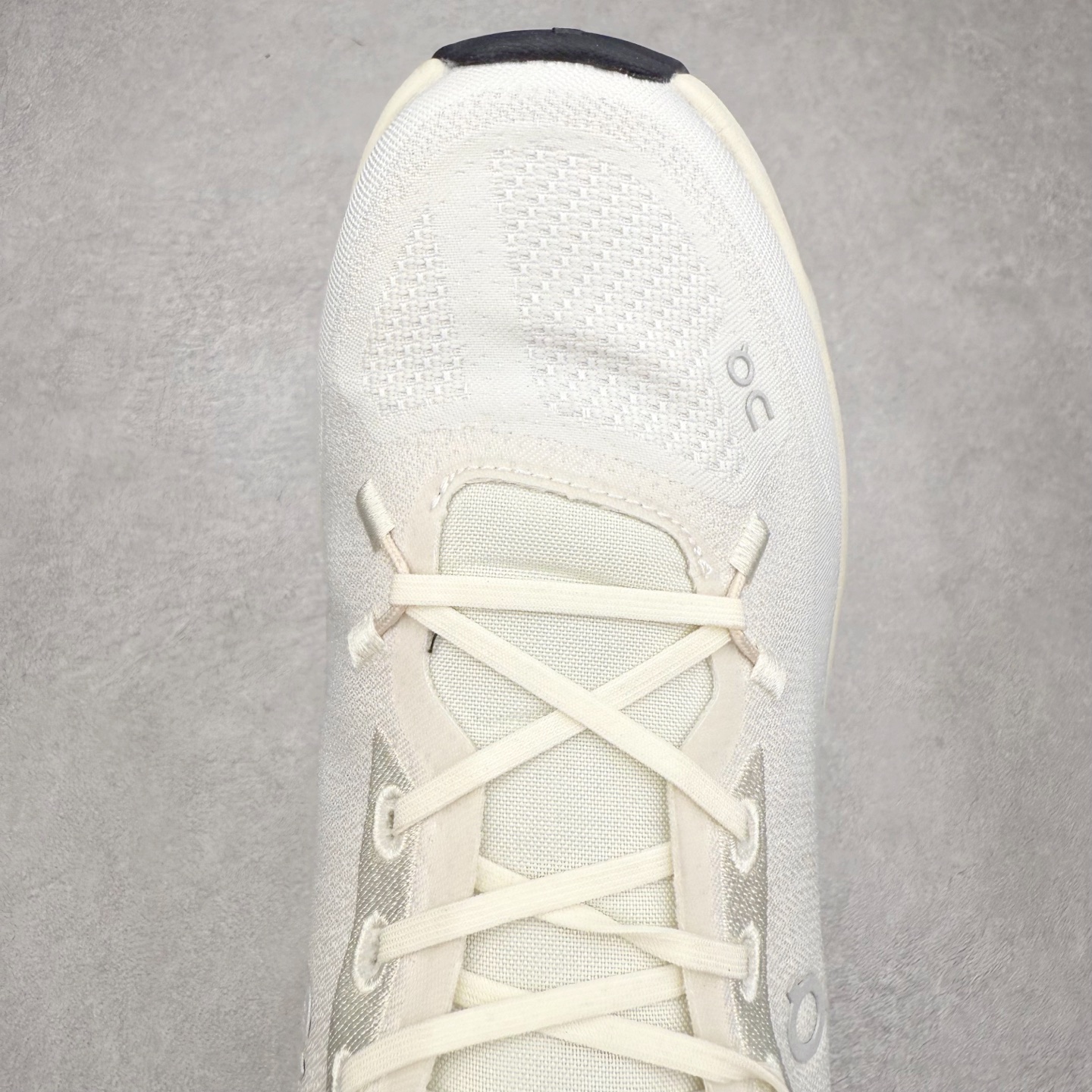 图片[4]-On昂跑 Cloudtilt 圆头系带减震耐磨低帮生活休闲鞋 此运动品牌 开创于2010年 缓震着陆、强效回弹、轻柔质感的设计构思始终是ON研制关键 与此同时基于“为全球提供革新性的跑步感受”信念 陆续推出了多款跑鞋及其以专业运动人体跑步工程学为设计关键的功能性跑步服饰设备 让跑者不费力气地畅快畅跑 尺码：36 36.5 37.5 38 38.5 39 40 40.5 41 42 42.5 43 44 44.5 45-选品中心