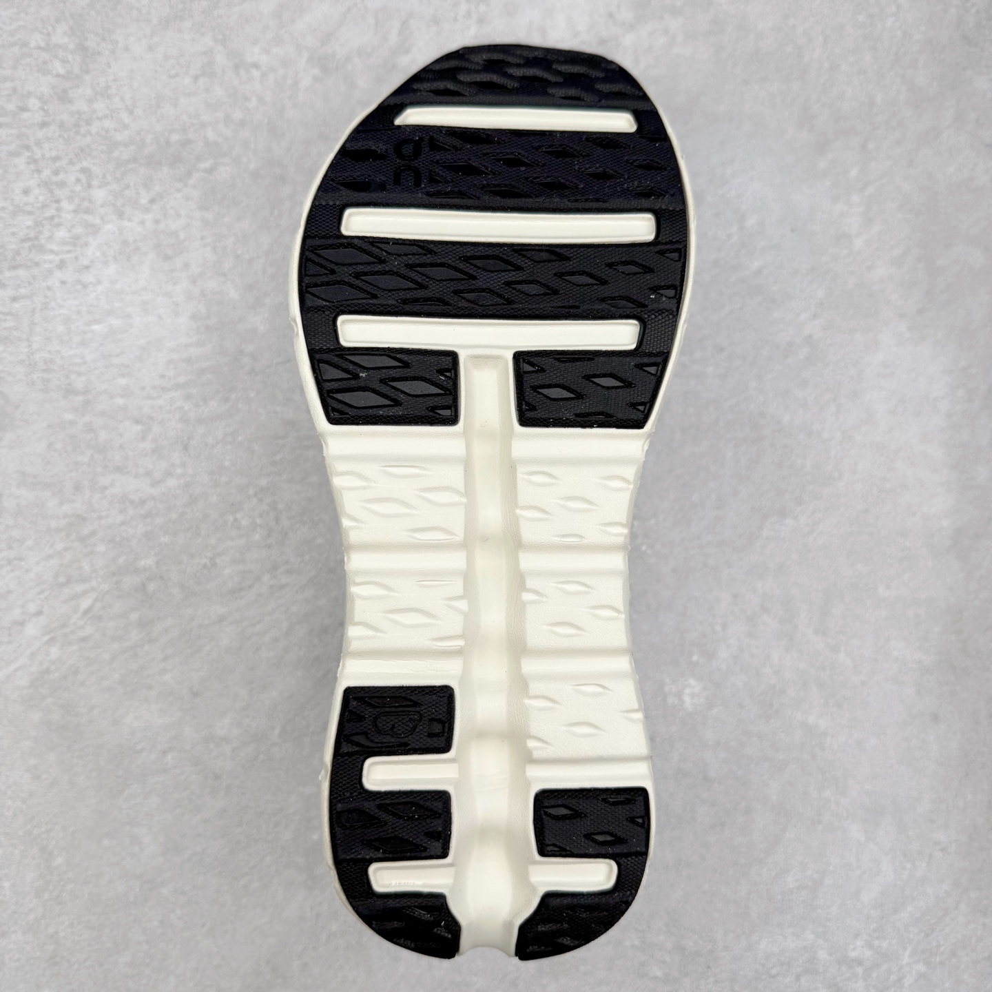 图片[9]-On昂跑 Cloudtilt 圆头系带减震耐磨低帮生活休闲鞋 此运动品牌 开创于2010年 缓震着陆、强效回弹、轻柔质感的设计构思始终是ON研制关键 与此同时基于“为全球提供革新性的跑步感受”信念 陆续推出了多款跑鞋及其以专业运动人体跑步工程学为设计关键的功能性跑步服饰设备 让跑者不费力气地畅快畅跑 尺码：36 36.5 37.5 38 38.5 39 40 40.5 41 42 42.5 43 44 44.5 45-选品中心