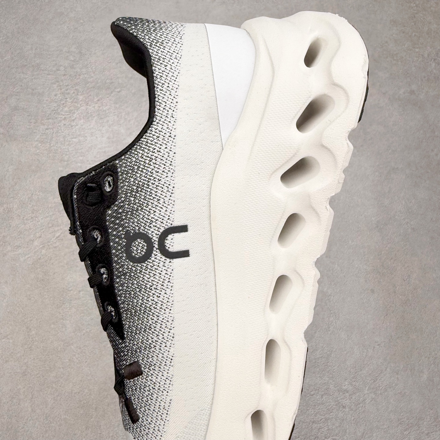 图片[7]-On昂跑 Cloudtilt 圆头系带减震耐磨低帮生活休闲鞋 此运动品牌 开创于2010年 缓震着陆、强效回弹、轻柔质感的设计构思始终是ON研制关键 与此同时基于“为全球提供革新性的跑步感受”信念 陆续推出了多款跑鞋及其以专业运动人体跑步工程学为设计关键的功能性跑步服饰设备 让跑者不费力气地畅快畅跑 尺码：36 36.5 37.5 38 38.5 39 40 40.5 41 42 42.5 43 44 44.5 45-选品中心