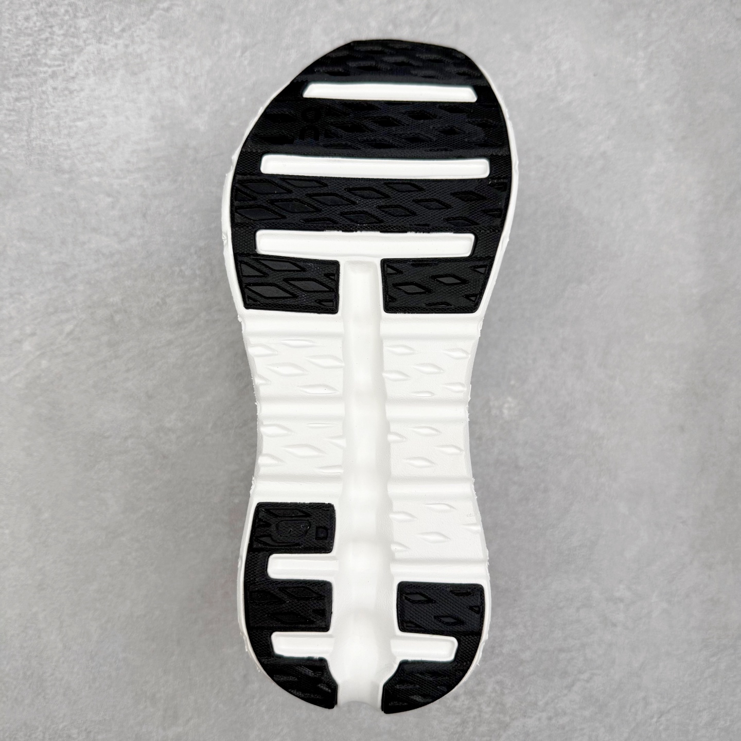 图片[9]-On昂跑 Cloudtilt 圆头系带减震耐磨低帮生活休闲鞋 此运动品牌 开创于2010年 缓震着陆、强效回弹、轻柔质感的设计构思始终是ON研制关键 与此同时基于“为全球提供革新性的跑步感受”信念 陆续推出了多款跑鞋及其以专业运动人体跑步工程学为设计关键的功能性跑步服饰设备 让跑者不费力气地畅快畅跑 尺码：36 36.5 37.5 38 38.5 39 40 40.5 41 42 42.5 43 44 44.5 45-选品中心