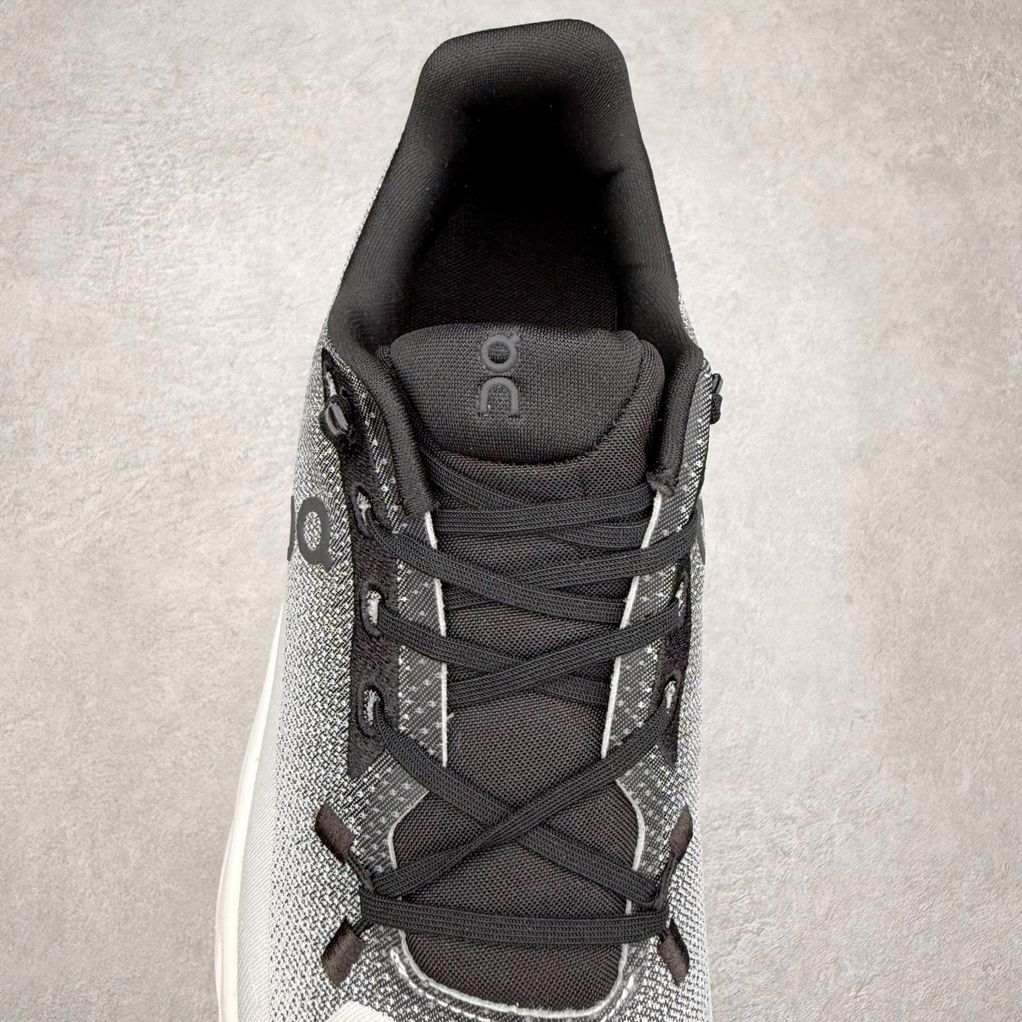 图片[5]-On昂跑 Cloudtilt 圆头系带减震耐磨低帮生活休闲鞋 此运动品牌 开创于2010年 缓震着陆、强效回弹、轻柔质感的设计构思始终是ON研制关键 与此同时基于“为全球提供革新性的跑步感受”信念 陆续推出了多款跑鞋及其以专业运动人体跑步工程学为设计关键的功能性跑步服饰设备 让跑者不费力气地畅快畅跑 尺码：36 36.5 37.5 38 38.5 39 40 40.5 41 42 42.5 43 44 44.5 45-选品中心