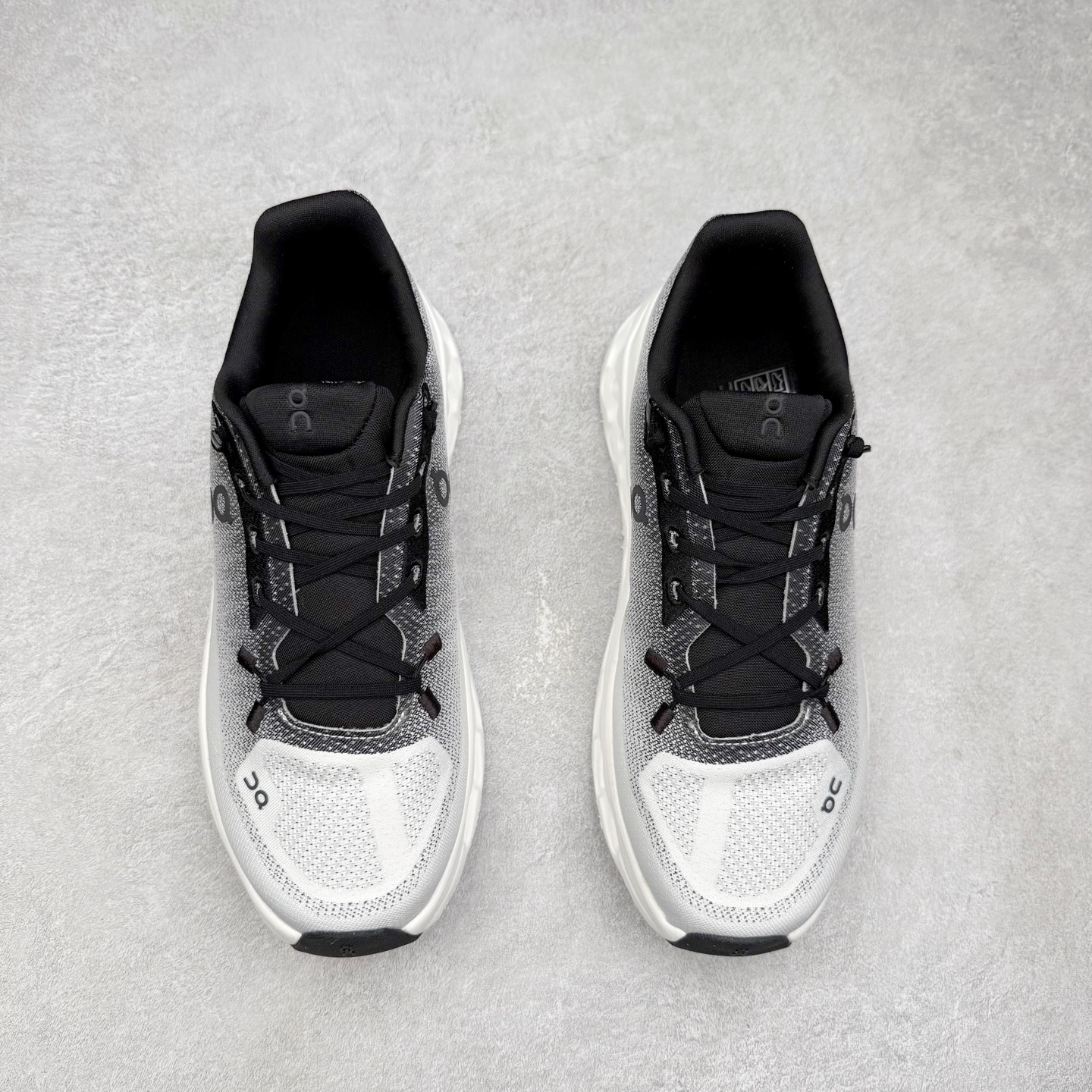 图片[2]-On昂跑 Cloudtilt 圆头系带减震耐磨低帮生活休闲鞋 此运动品牌 开创于2010年 缓震着陆、强效回弹、轻柔质感的设计构思始终是ON研制关键 与此同时基于“为全球提供革新性的跑步感受”信念 陆续推出了多款跑鞋及其以专业运动人体跑步工程学为设计关键的功能性跑步服饰设备 让跑者不费力气地畅快畅跑 尺码：36 36.5 37.5 38 38.5 39 40 40.5 41 42 42.5 43 44 44.5 45-选品中心