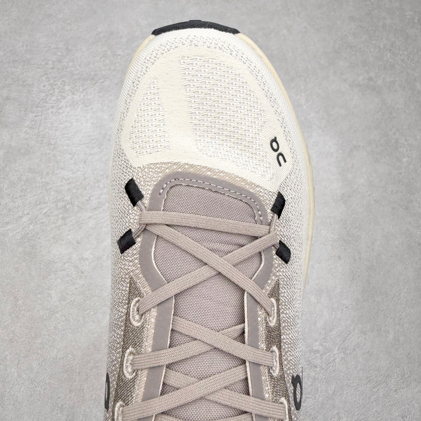 图片[4]-On昂跑 Cloudtilt 圆头系带减震耐磨低帮生活休闲鞋 此运动品牌 开创于2010年 缓震着陆、强效回弹、轻柔质感的设计构思始终是ON研制关键 与此同时基于“为全球提供革新性的跑步感受”信念 陆续推出了多款跑鞋及其以专业运动人体跑步工程学为设计关键的功能性跑步服饰设备 让跑者不费力气地畅快畅跑 尺码：36 36.5 37.5 38 38.5 39 40 40.5 41 42 42.5 43 44 44.5 45-选品中心